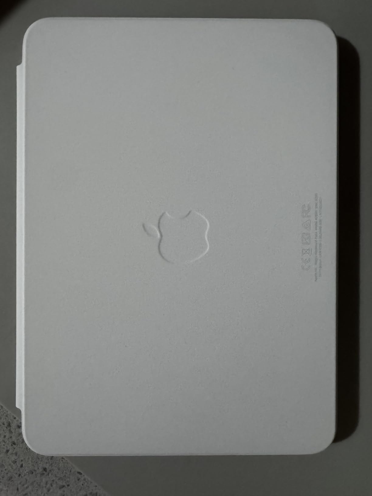 Apple Magic Keyboard Folio: iPad Keyboard and case for iPad (A16 and 10th Generation), Detachable Two-Piece Design that attaches magnetically, Built-in trackpad, US English – White customer photo 2