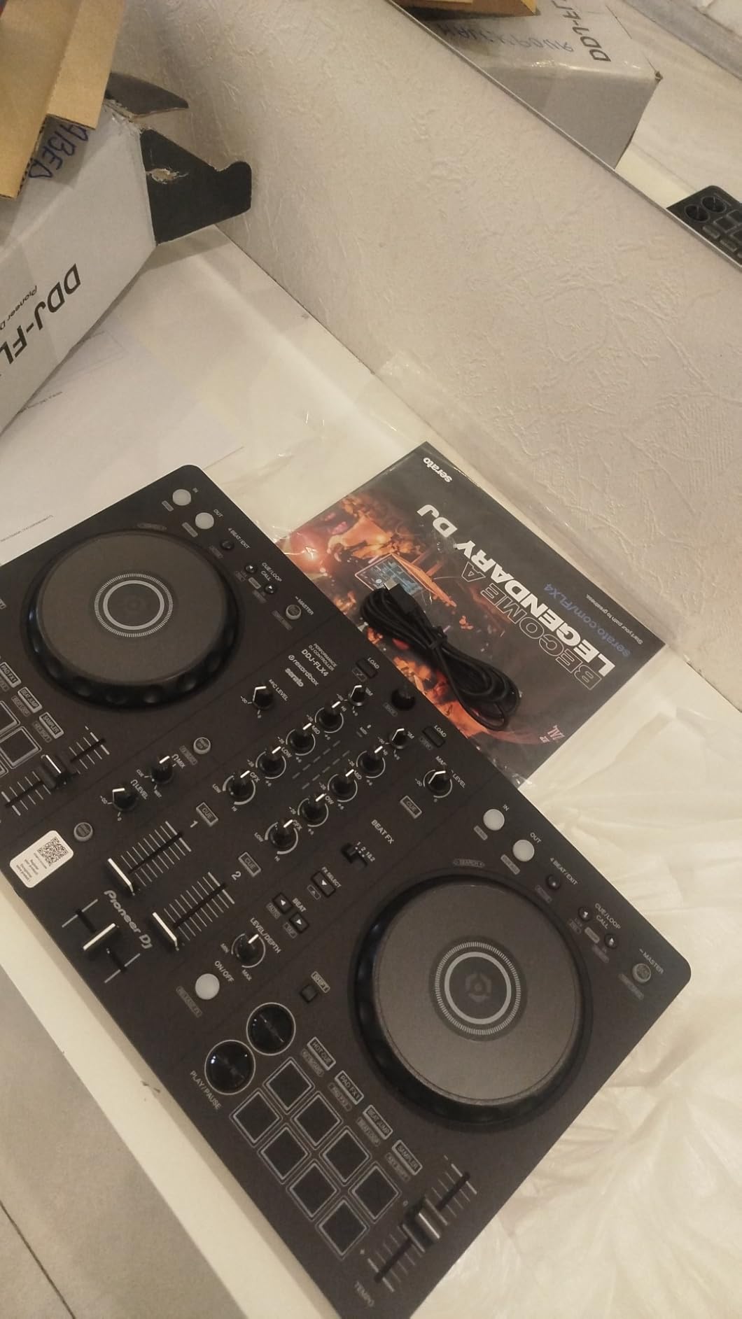 Pioneer DJ DDJ-FLX4 2-Channel DJ Controller, 16 Pads, Graphite | For learners and improvers, 2-channel 2-deck controller, Smart Fader, Smart CFX, mic and livestream ready, USB customer photo 1