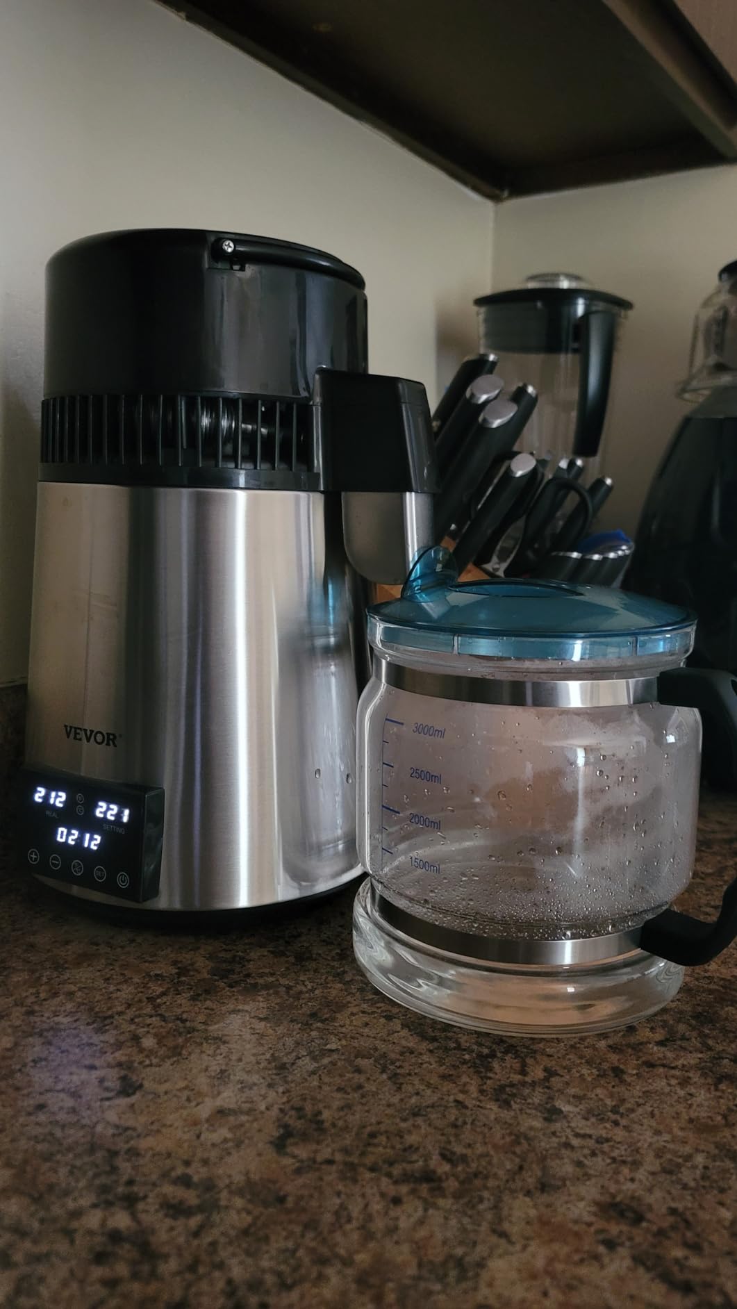 VEVOR 1.1 Gal Water Distiller, 0.3 Gal/H, Distilled Water Maker Machine 750W 0-99H Timing Set Temp Display, 304 Stainless Steel Countertop Distiller Glass Carafe Cleaning Powder 3 Carbon Packs, Silver customer photo 2