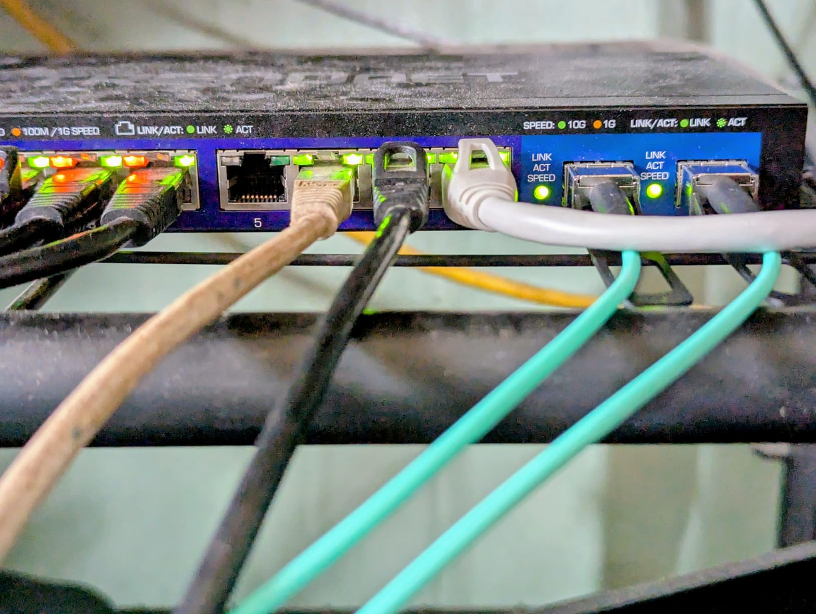 TRENDnet 10-Port Multi-Gig Web Smart Switch, TEG-3102WS customer photo 1