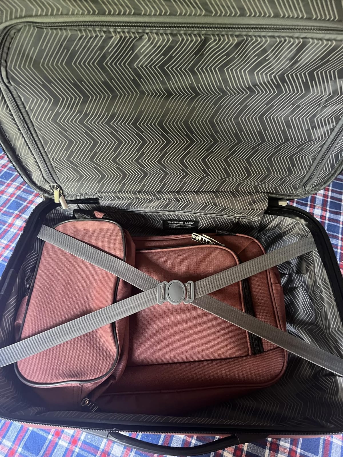 Travelers Club Chicago Hardside Expandable Spinner Luggage, Thyme Green, 22