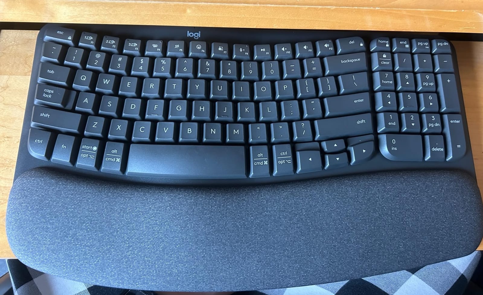 Logitech Wave Keys MK670 Wireless Ergonomic Keyboard Mouse Combo - Graphite customer photo 2