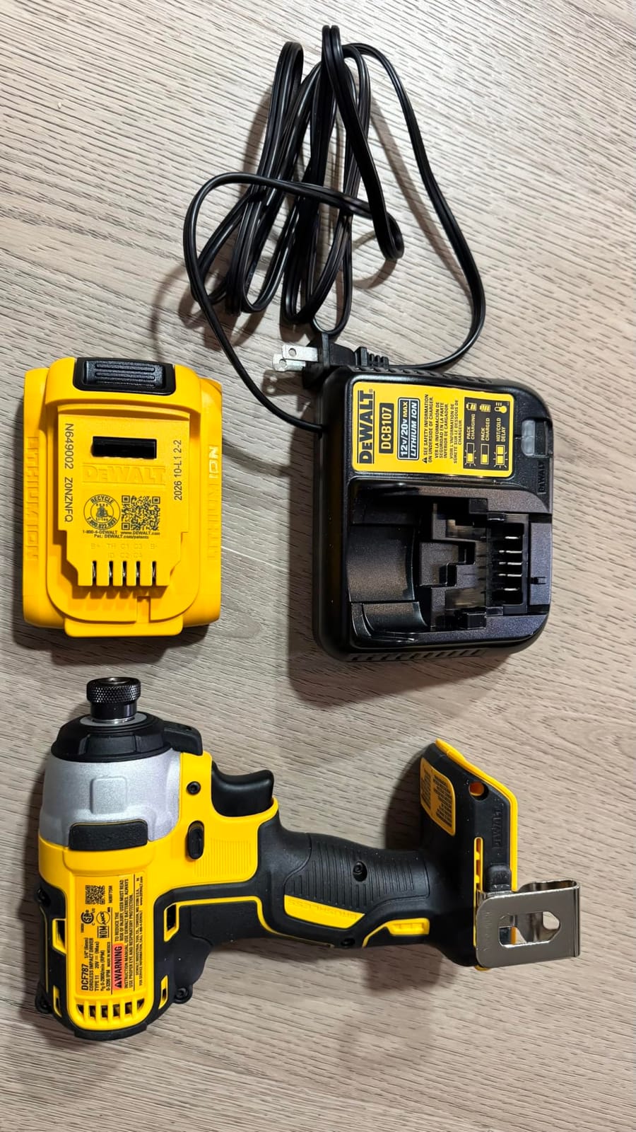 DEWALT 20V MAX Impact Driver, 1/4 Inch, Battery and Charger Included (DCF787D1) customer photo 2