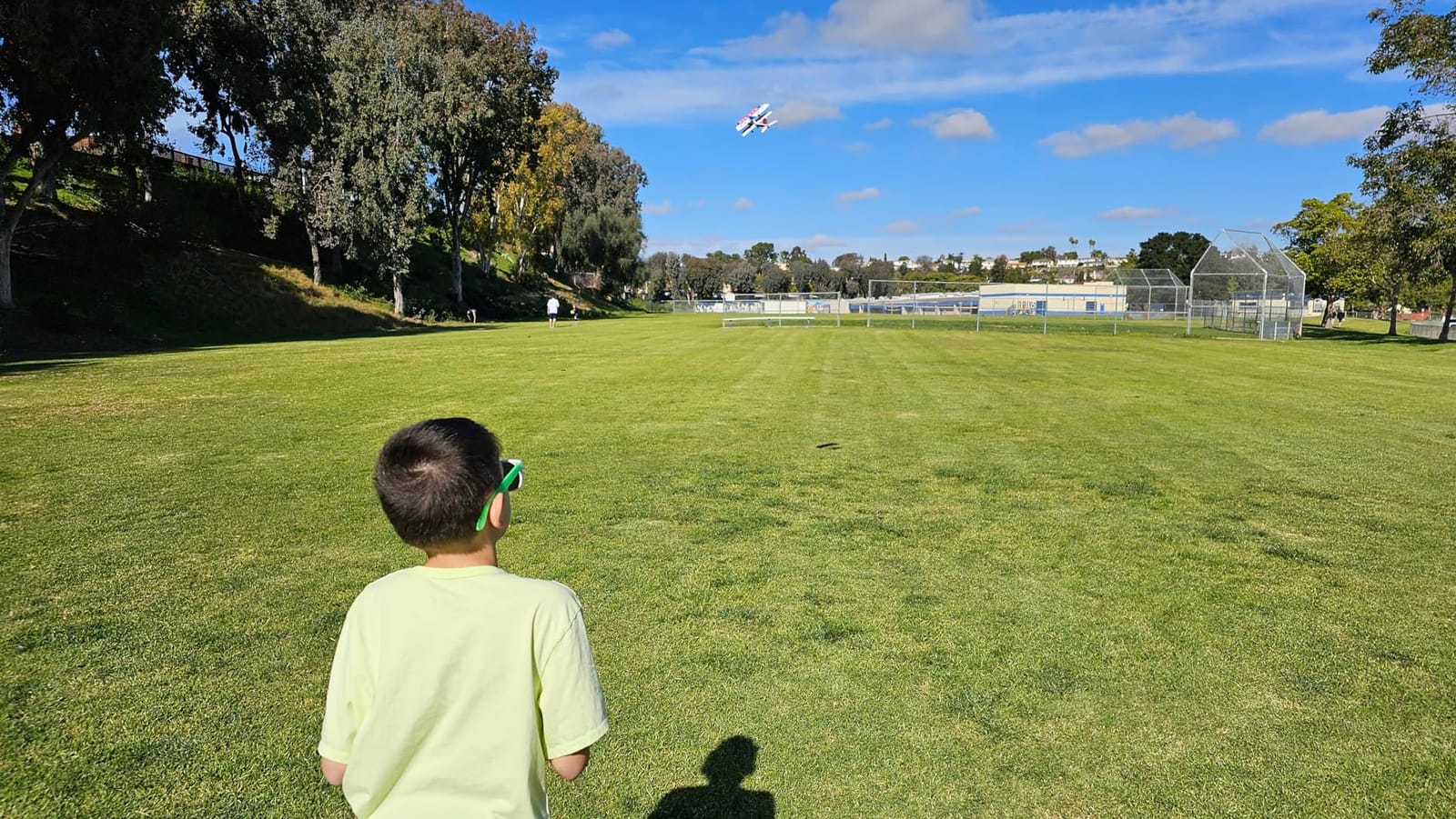 DEERC RC Plane, 2.4GHZ Remote Control Airplane W/ 3 Batteries & 6-axis Gyro Stabilizer, 2CH RTF RC Glider Toy for Beginners Kids Boys Girls Adults customer photo 1