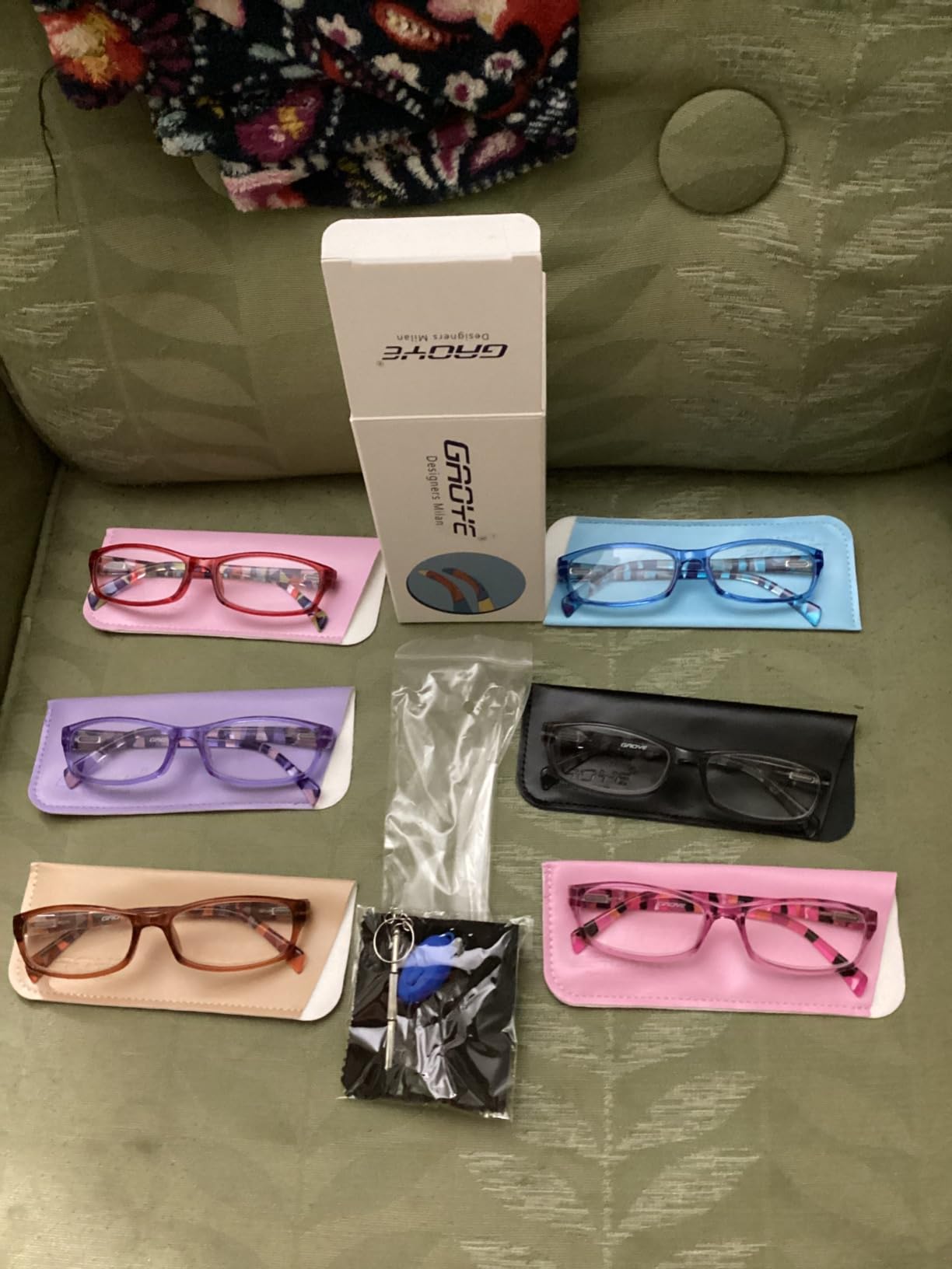 Gaoye 2.5 Reading Glasses for Women, 6 Pack Fashion Readers, Spring Hinge Eye Glasses, Blue Light Reading Glasses customer photo 1