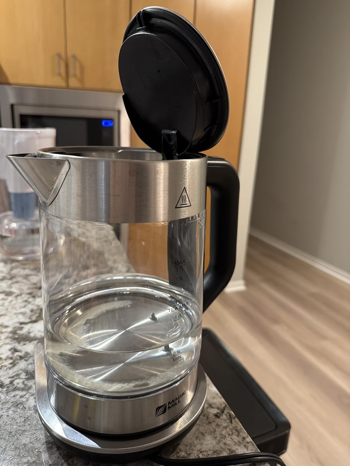 Magic Mill Pro Electric Kettle with tea Infuser and Temperature Control - Keep Warm Function, Rapid Boil, Automatic Safety Shut Off, BPA Free, No Plastic on Water, British Patent Technology, Large 1.7L customer photo 1