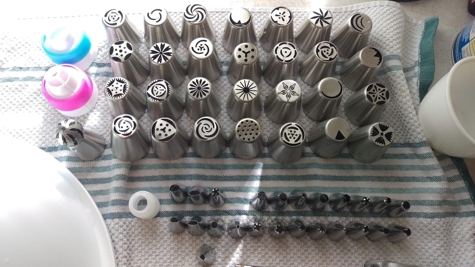 150PCs Russian Piping Tips for Cake Decorating - Piping Bags and Tips Set include 25 Extra Large Russian Tips,31 Icing Tips, 41 Pastry Bags & Other Frosting Tools for Cookie, Cupcake & Cake Decoration customer photo 2