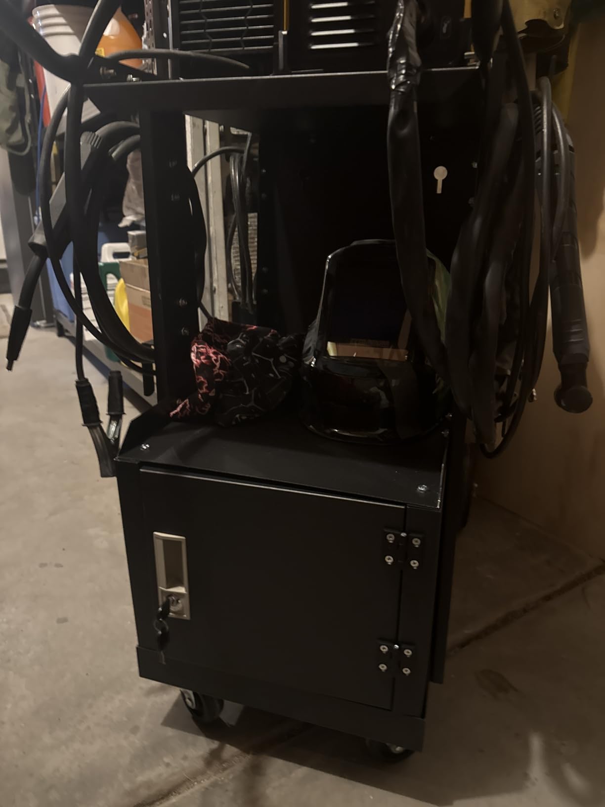 RCARTICH Welding Cart,Heavy Duty Rolling Welder Cart with 360 Swivel Wheels,Large Size Welder Cart for MIG MMA TIG Welding Machine and Plasma Cutter Tank customer photo 2