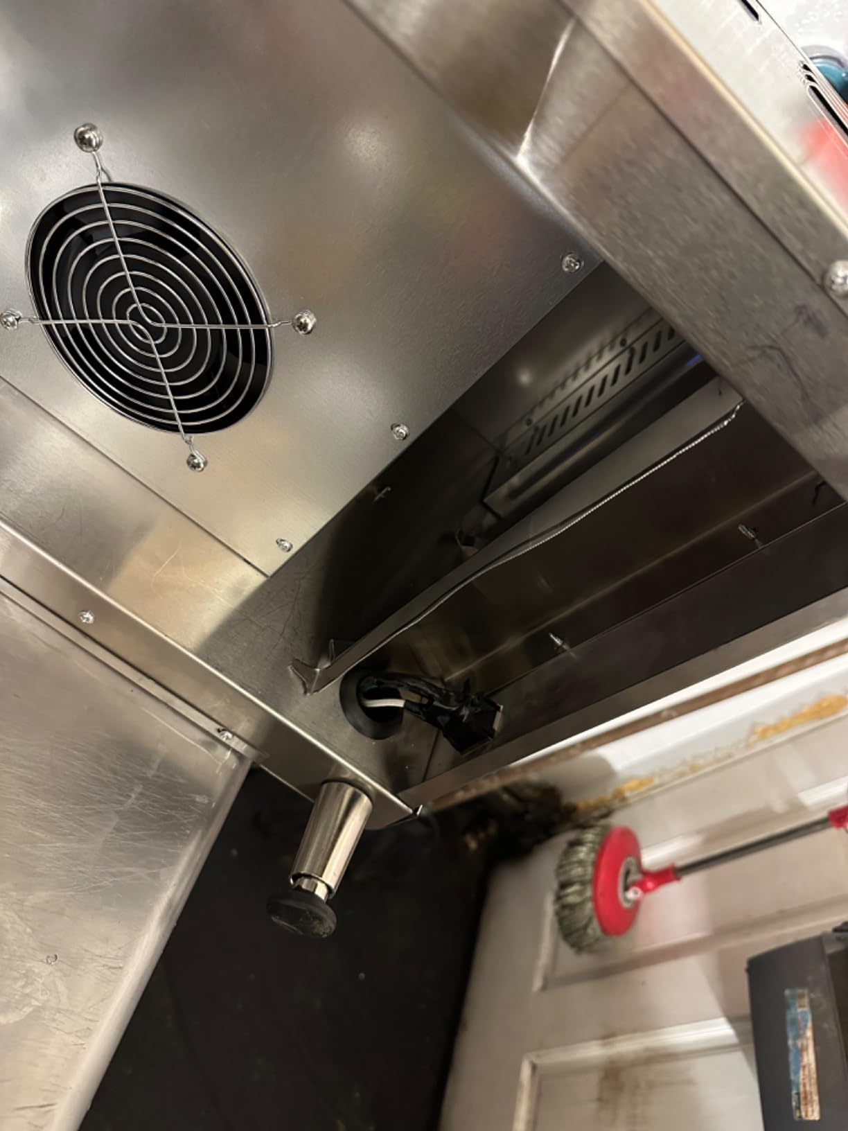 Winco 300 Slices/Hour Conveyor Toaster, Slices/Hour customer photo 1