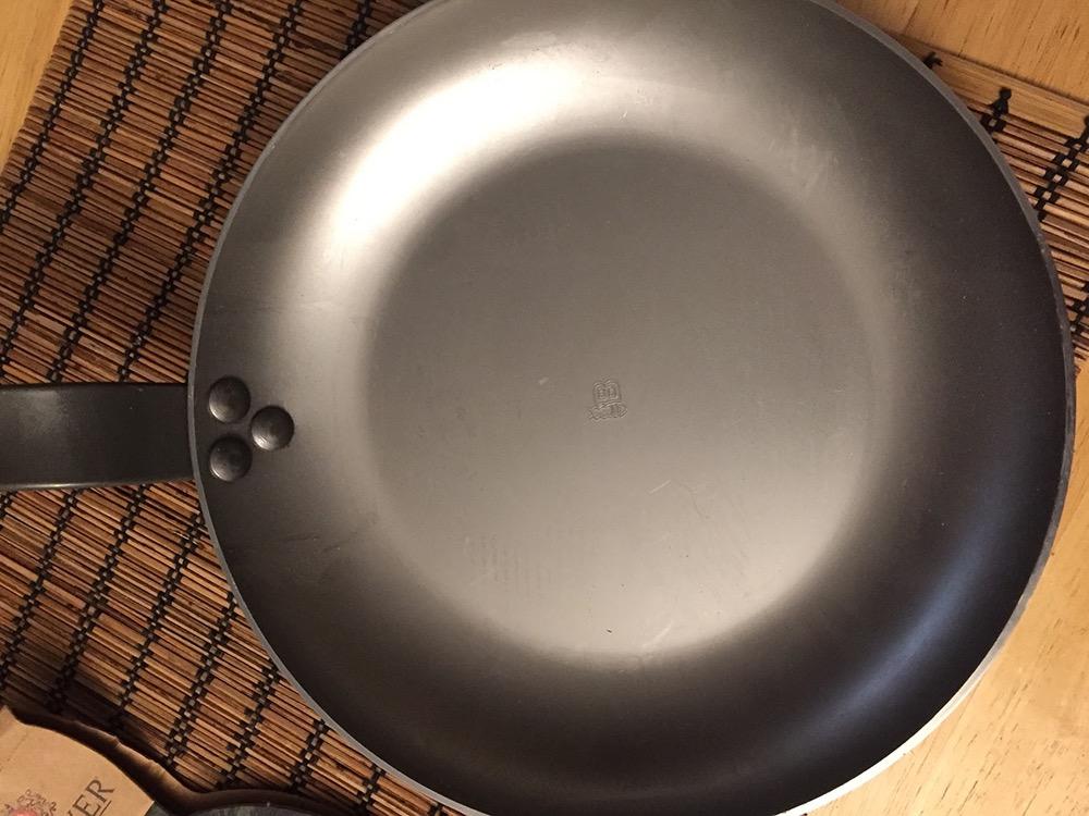 de Buyer MINERAL B Carbon Steel Omelette Pan - 8” Diameter, 5.5” Cooking Surface - Naturally Non-Stick Finish - Made in France customer photo 1
