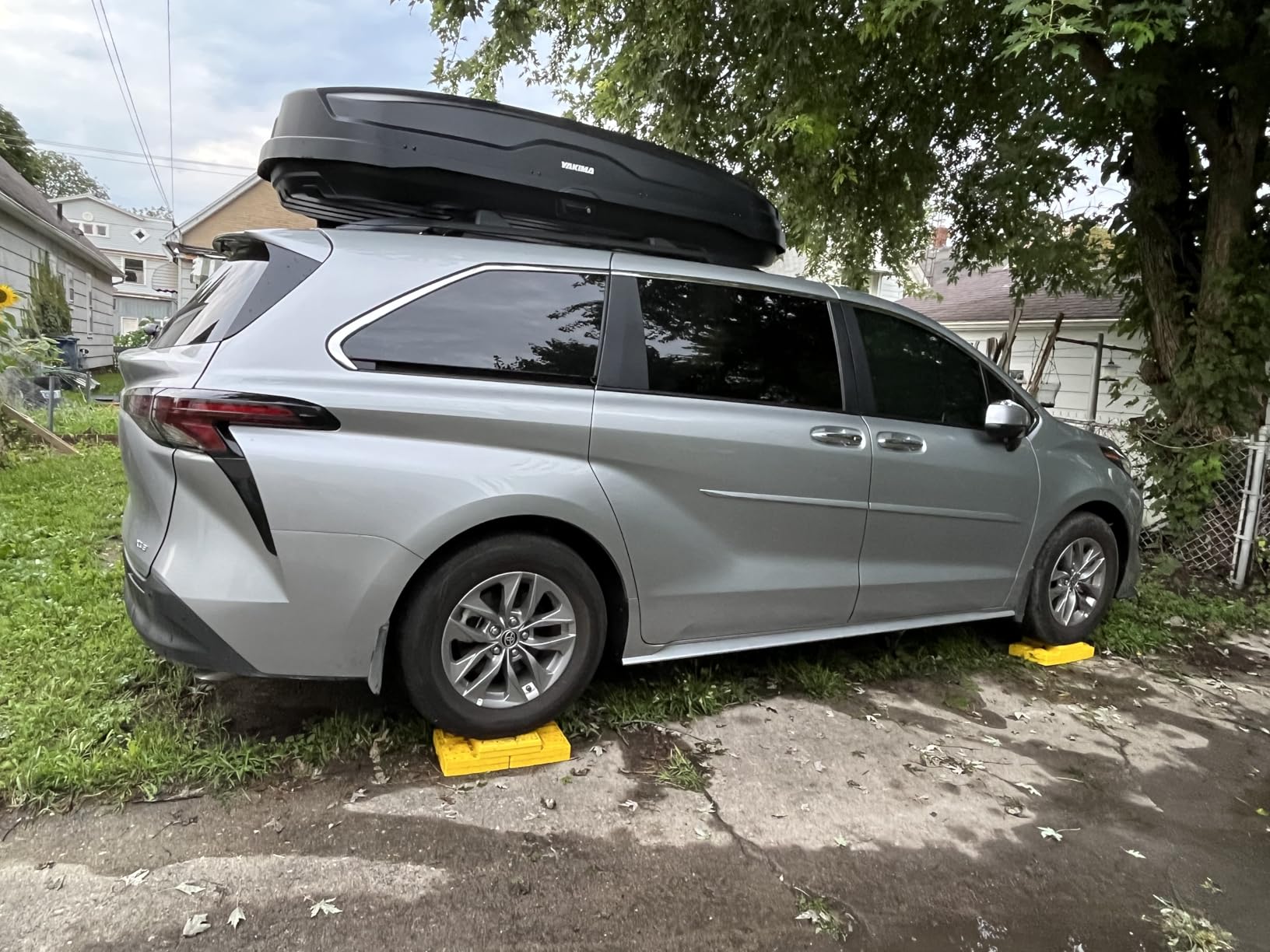 OULEME 12-Pack RV Leveling Blocks, Stackable Camper Trailer Leveler, Yellow customer photo 2