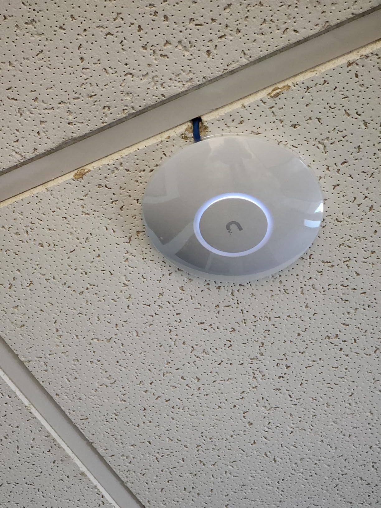 Ubiquiti U6+ Dual Band IEEE 802.11 a/b/g/n/ac/ax 3 Gbit/s Wireless Access Point customer photo 1