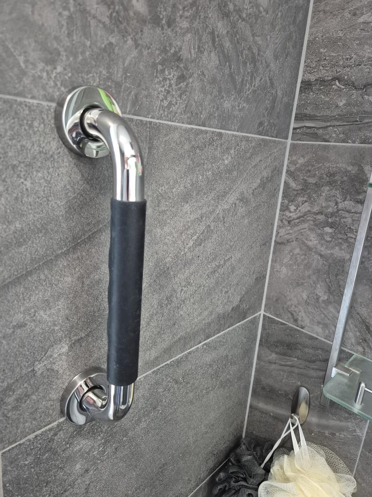 Gotega 16 Inch Shower Grab Bars for Seniors, Anti Slip Handicap Grab Bars customer photo 1