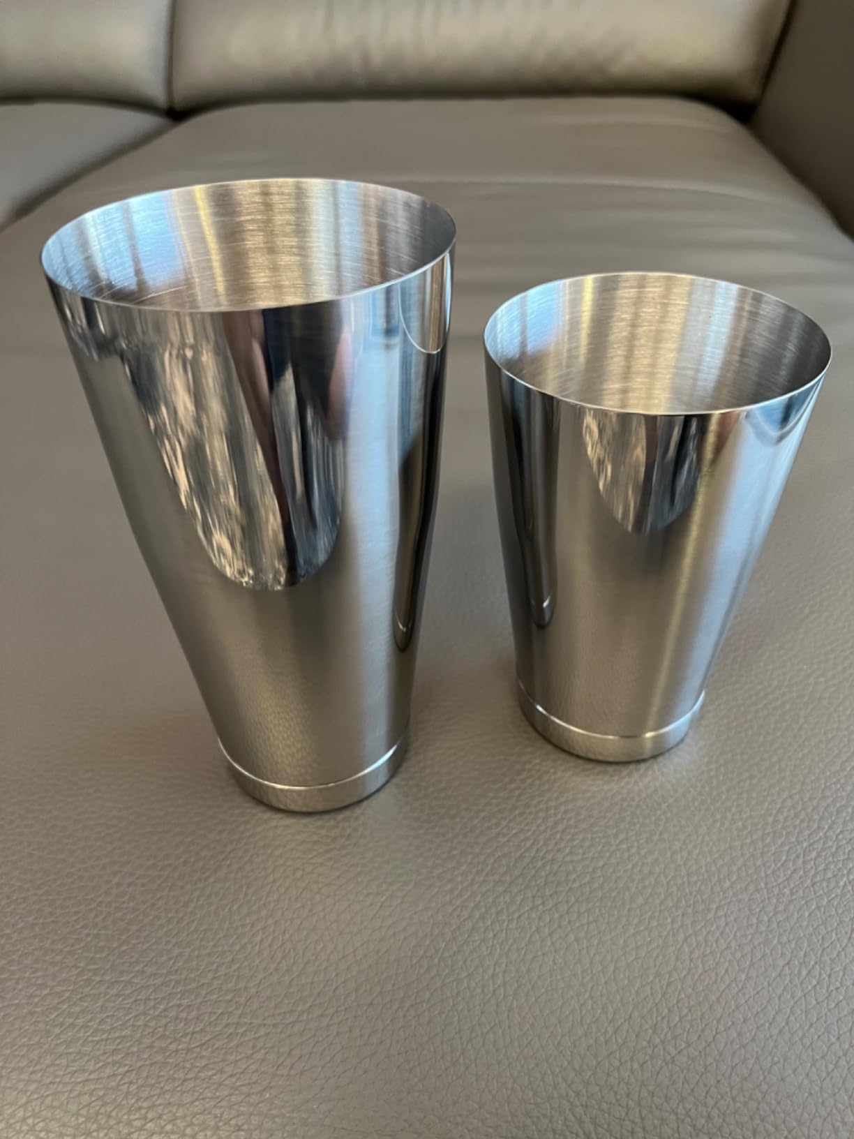 WOTOR Boston Cocktail Shaker Set, 18 oz & 28 oz Stainless Steel Weighted Shaker Tins, Metal Martini Shaker Drink Mixer for Bartending, professional Bar Tools for Bartender (Silver) customer photo 2