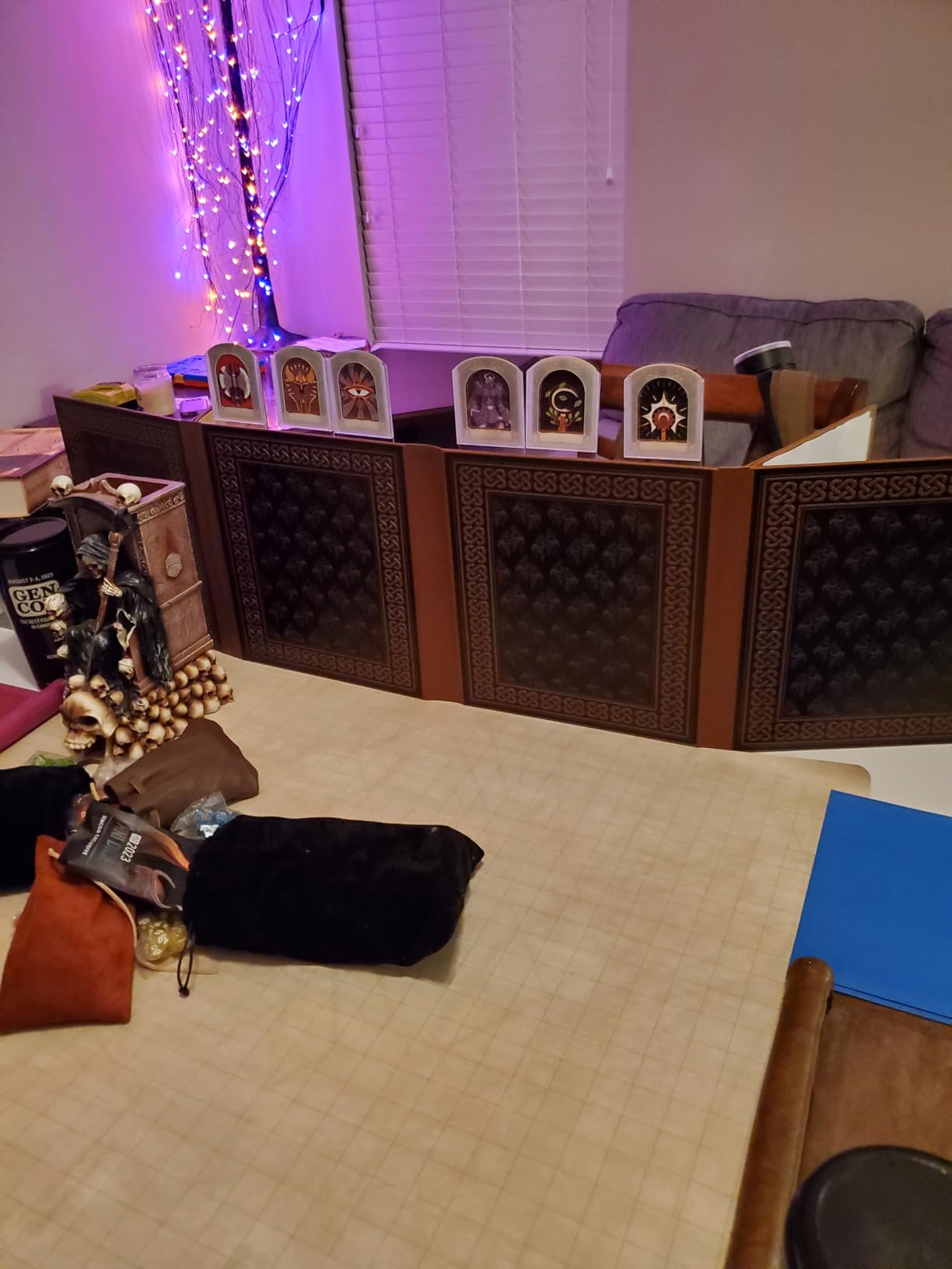 CASEMATIX DM Screen Faux Leather 8-Panel Deluxe GM Screen - Eight Panel Folding Game Master Screen with 2 Swinging Panels and Wet Erase Pockets for TTRPGs, Inserts Not Included, Brown customer photo 2