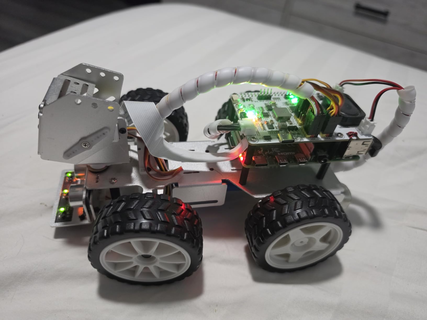 SunFounder Picar-X AI Robot Smart Car Kit for Raspberry Pi 5/4/3B+/Zero 2w, Openclaw LLMs ChatGPT/Gemini/Grok, Voice&Video Recognition, Python, Scratch, Camera (RPI NOT Included) customer photo 2