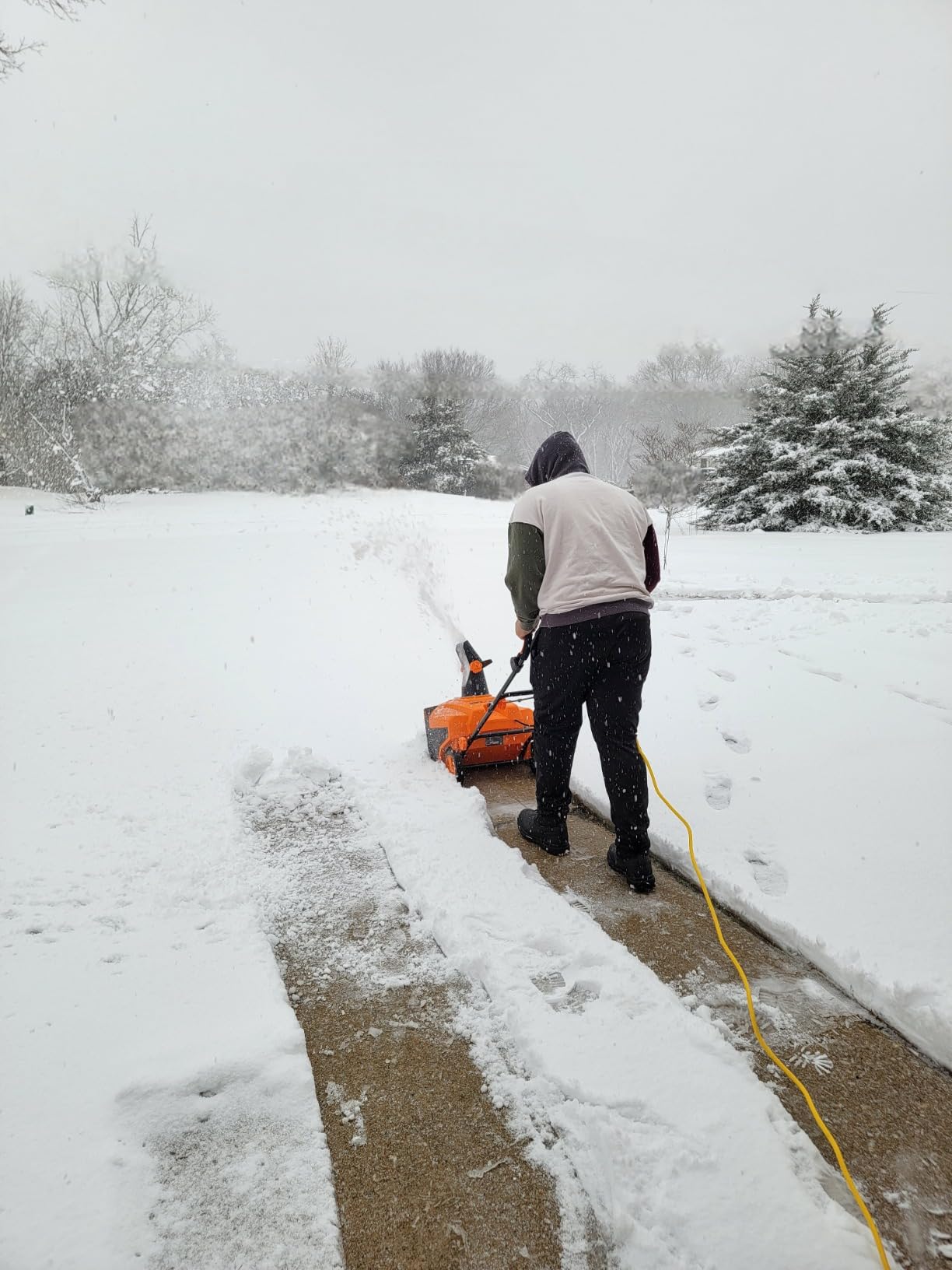 WEN Snow Thrower, 15-Amp 20-Inch Electric Snow Blaster with Dual LED Lights (5670) customer photo 1