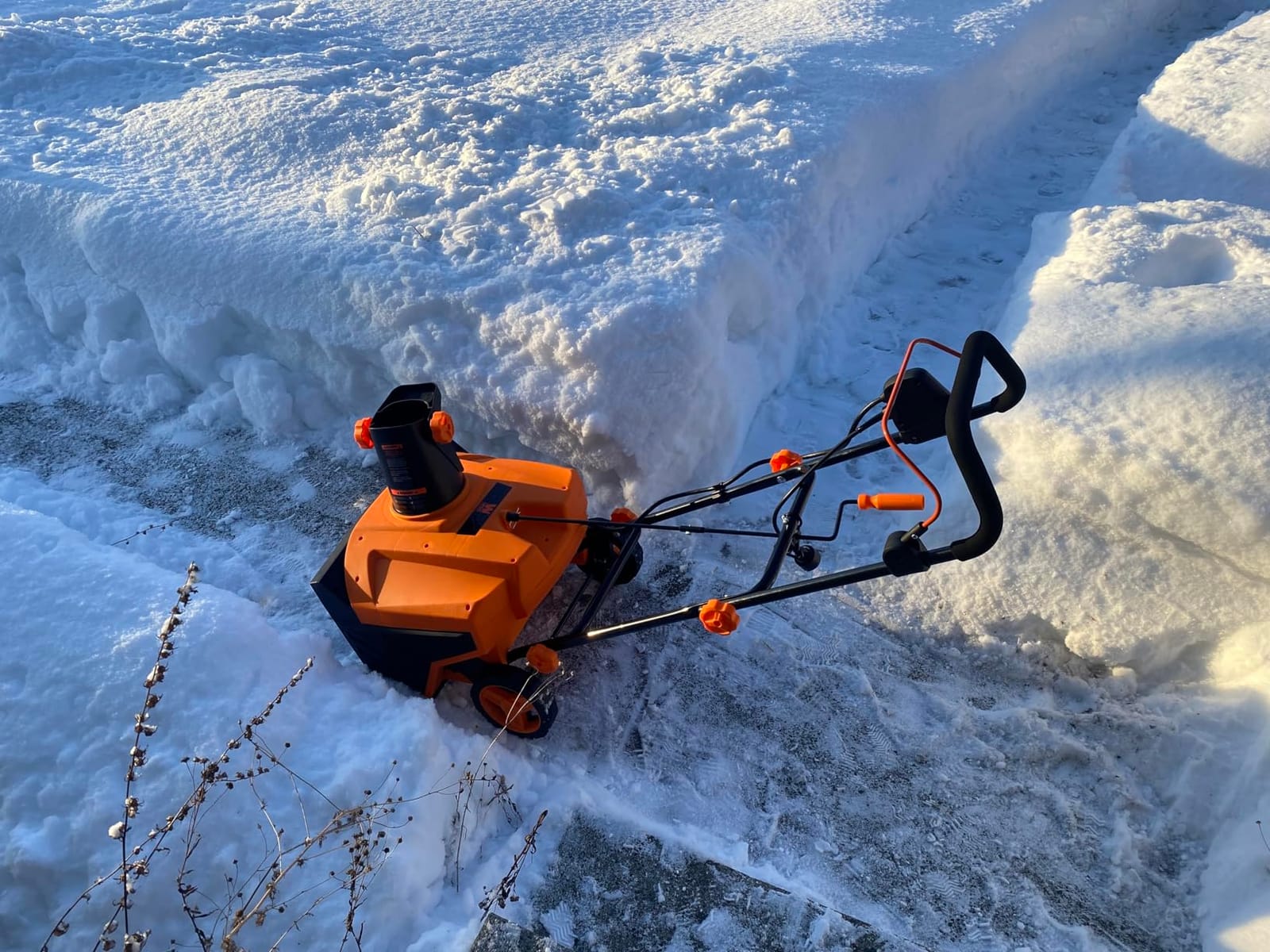 WEN Snow Thrower, 15-Amp 20-Inch Electric Snow Blaster with Dual LED Lights (5670) customer photo 2