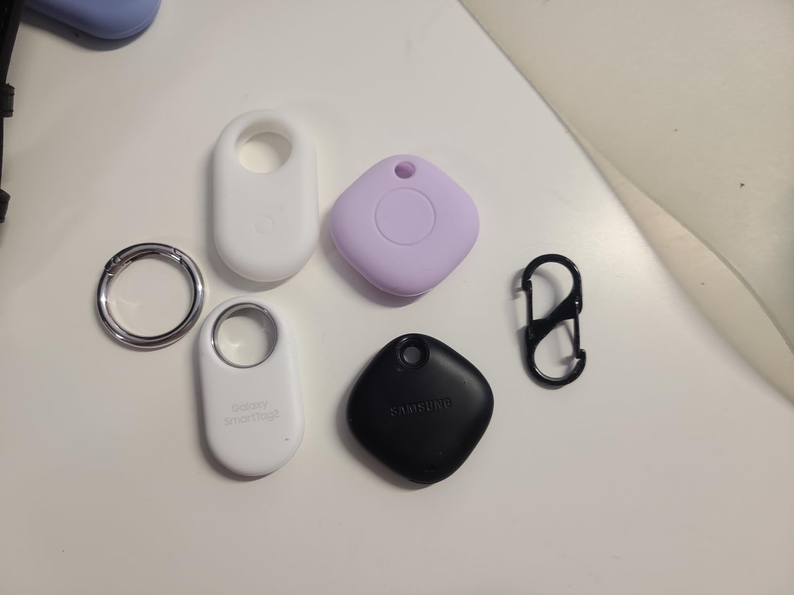 Samsung SmartTag2 (2023) Bluetooth + UWB, IP67 Water and Dust Resistant, Findable via App, 1.5 Year Battery Life - White customer photo 2