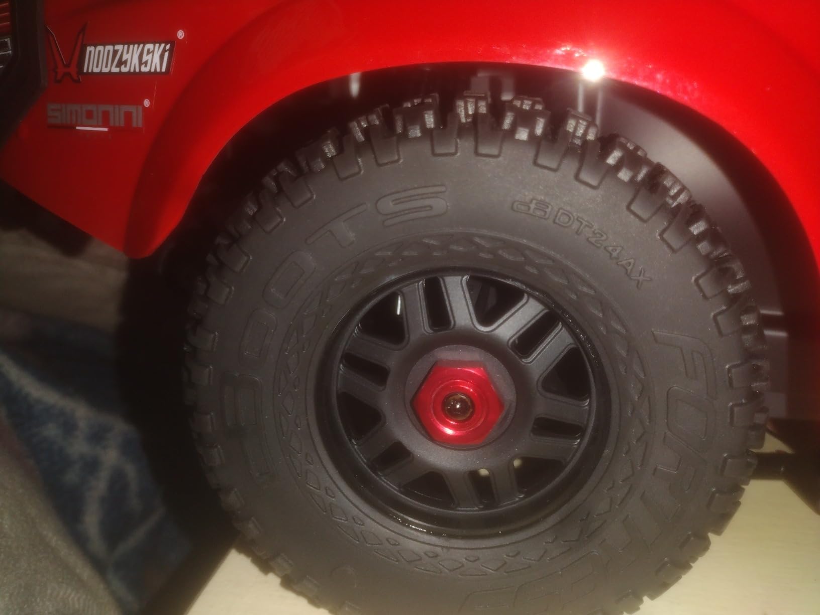 ARRMA Mojave RC Truck 4X4 4S BLX 1/8th Scale Desert Truck RTR (Battery and Charger Not Included), White/Red ARA4404T1 customer photo 2
