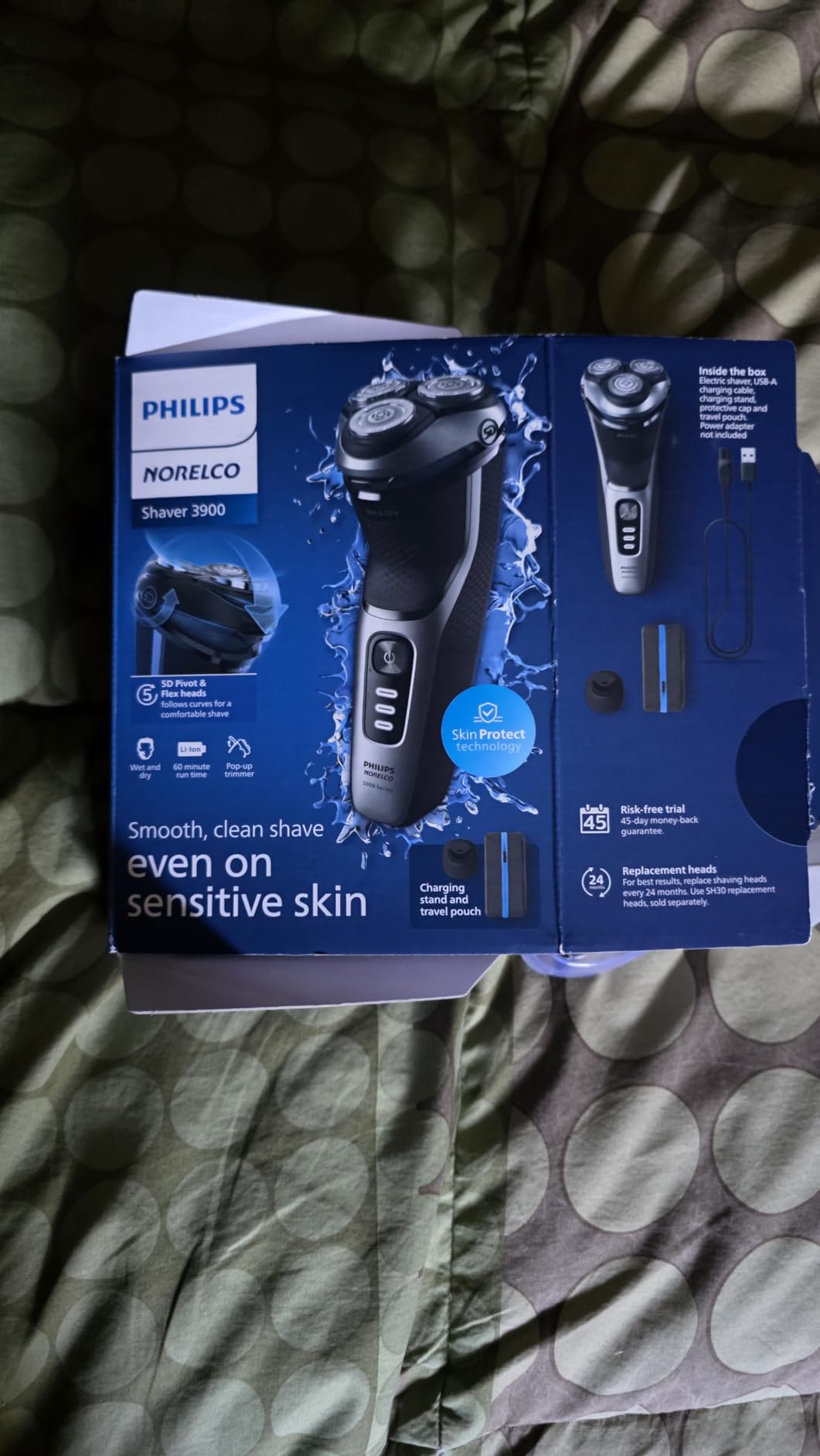 Philips Norelco 3900 Electric Shaver, Storm Blue customer photo 2