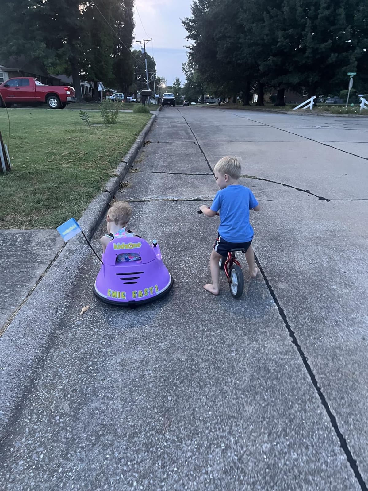 Kidzone Smart Electric Bumper Car Ride On for Toddlers Ages 1.5-6, Pink customer photo 2