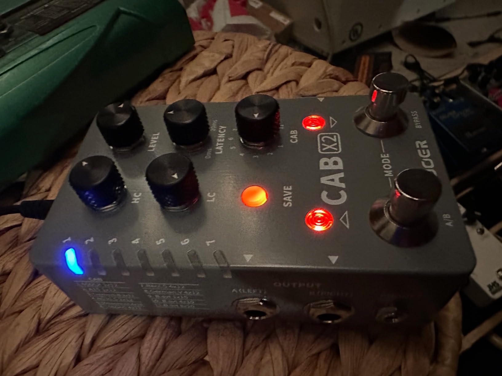 MOOER Harmony X2 Effects Pedal, 12 Pitch Options with 11 Harmonic Modes - Dual-Footswitch Dual-Channel Harmony Stereo Effect Pedal for Electric Guitar, Bass customer photo 2