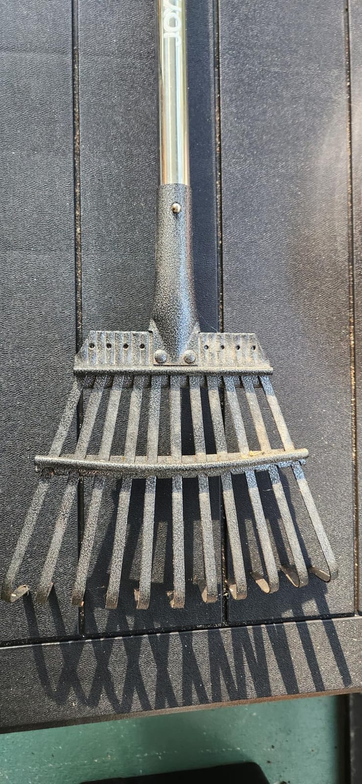 Adjustable 65 Inch Long 18 Inch Wide Garden Rake, 25 Tines Metal customer photo 2