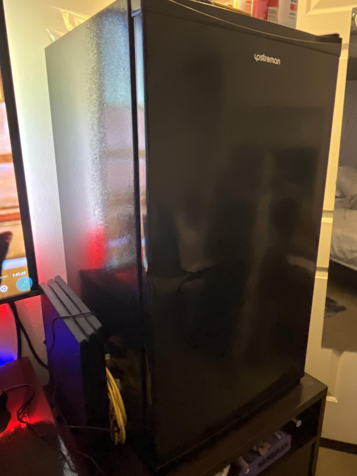 Upstreman 3.2 Cu.Ft Mini Fridge with Freezer, Red-BR321 customer photo 1