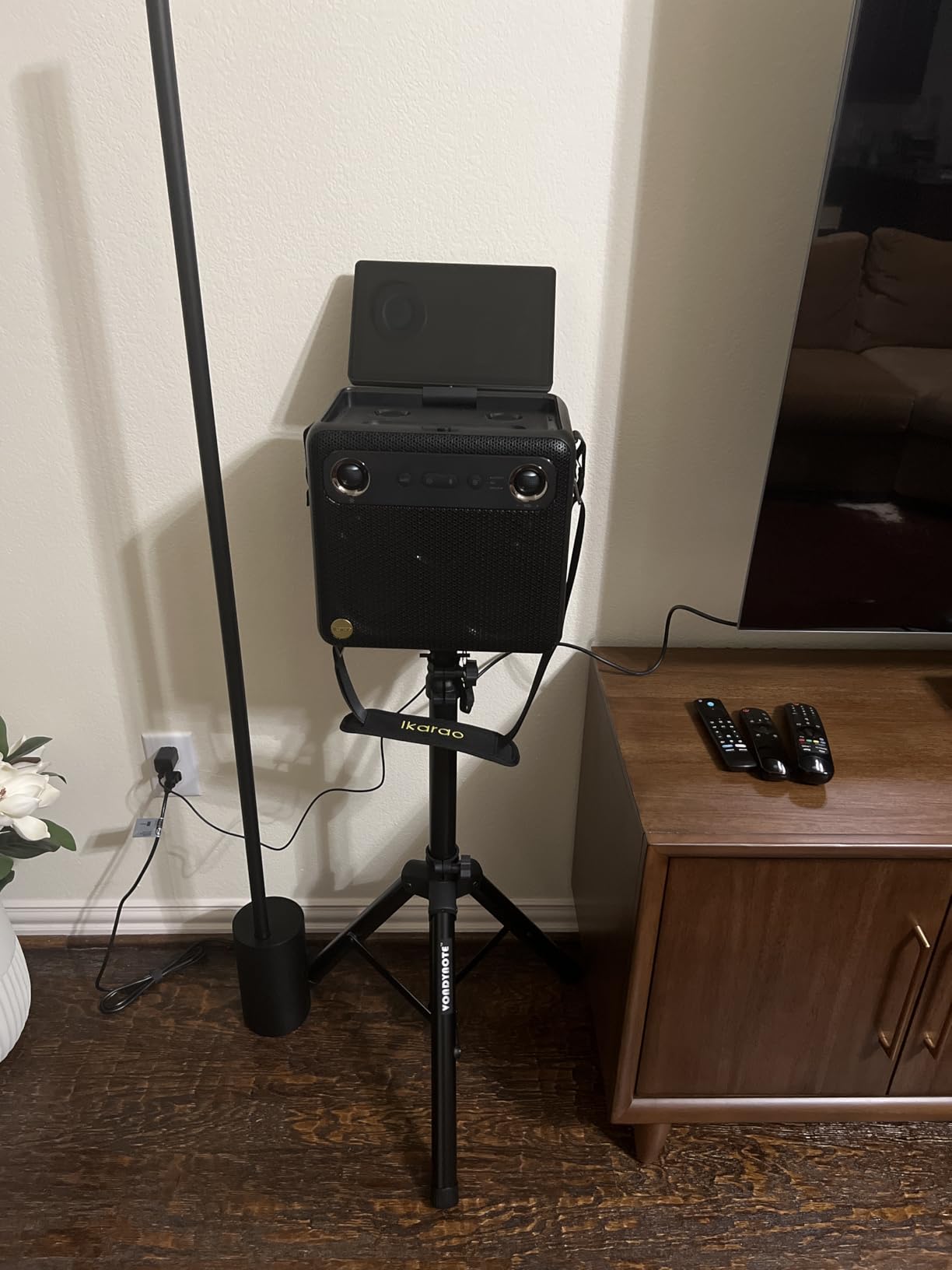 Ikarao Smart Karaoke Machine for Adults - with Lyrics Display, 32GB Karaoke Tablet, 2 Wireless Mics, Professional Karaoke System, 300W Peak Power, 4 DJ Lights, Karaoke Speaker for Any Occasion customer photo 2