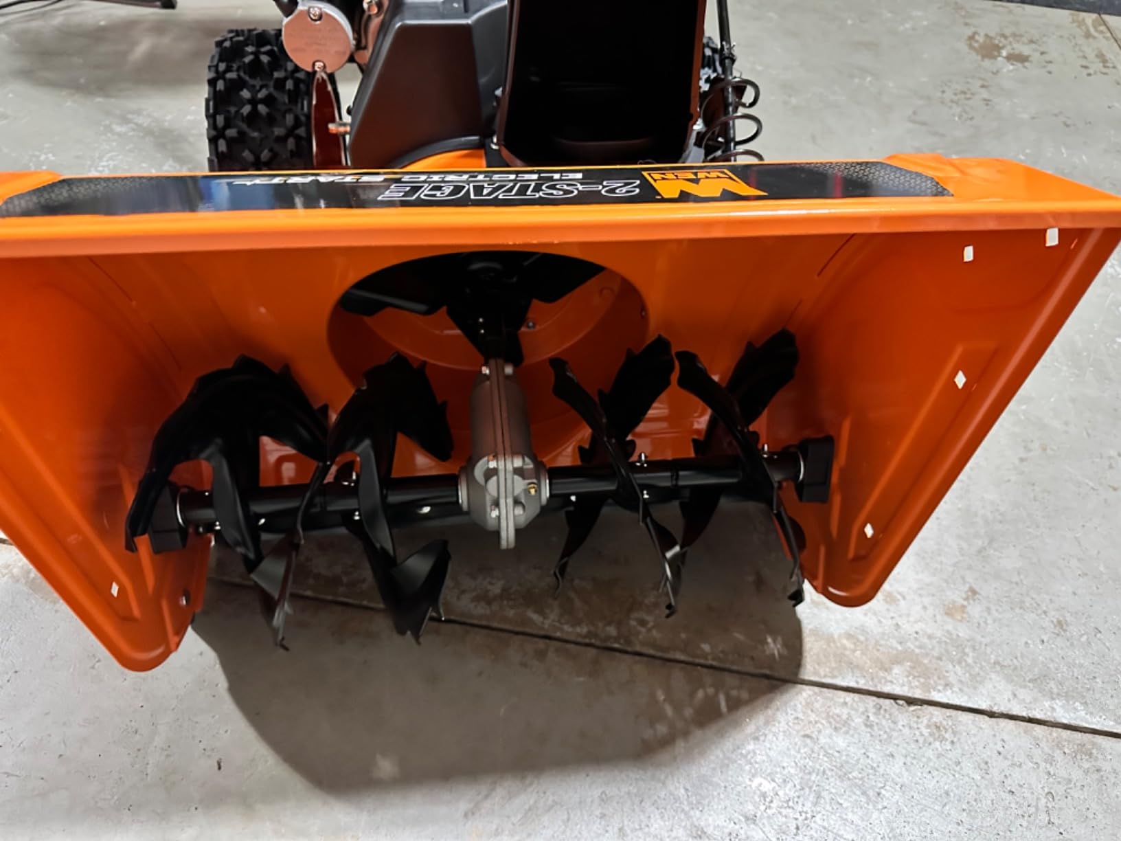 WEN 24-inch 209cc Two-Stage Self-Propelled Gas-Powered Snow Blower with Electric Start (SB209E) customer photo 2