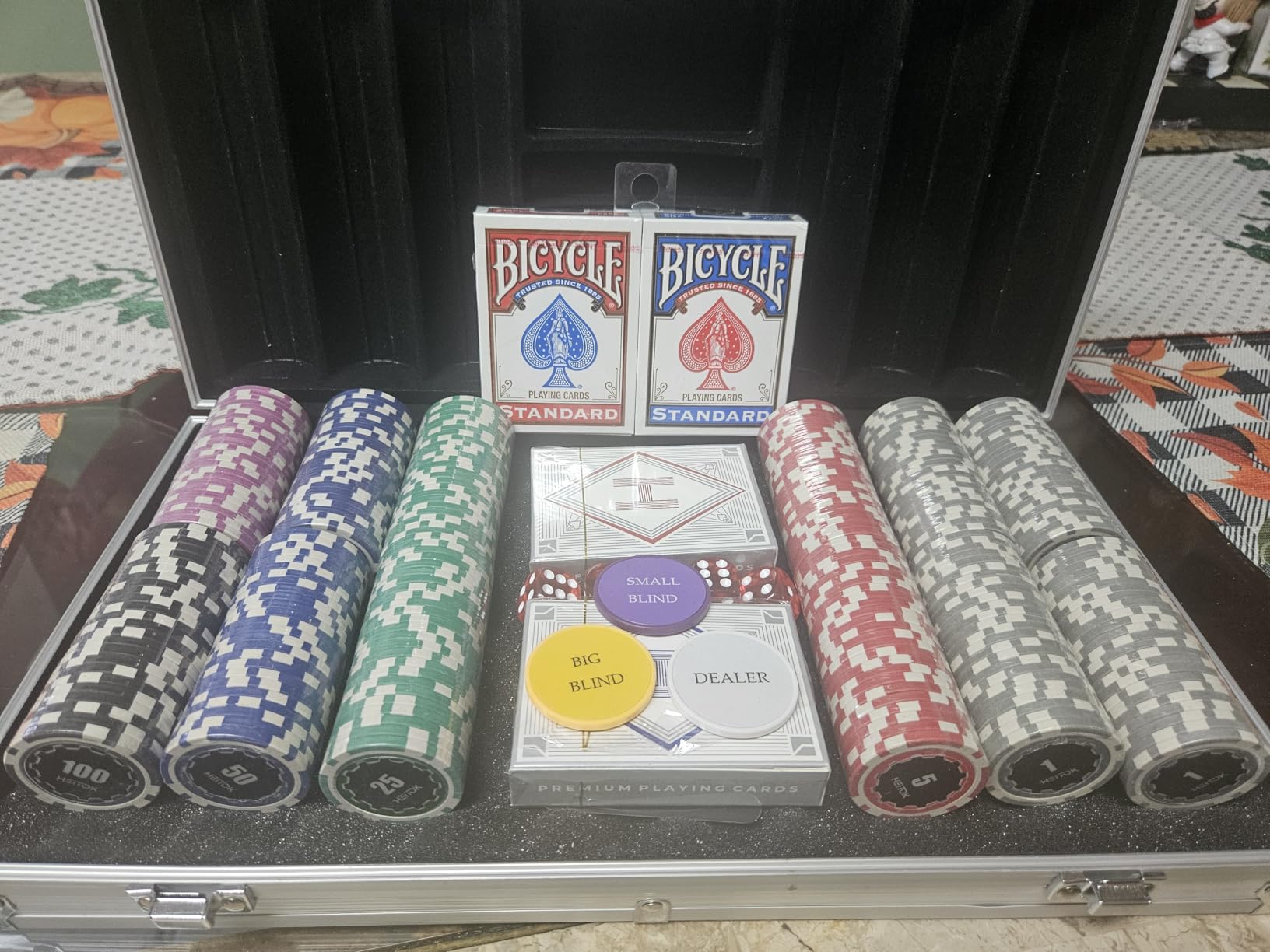 HEITOK 500-Piece Poker Chip Set for Texas Hold'em Card Game customer photo 1