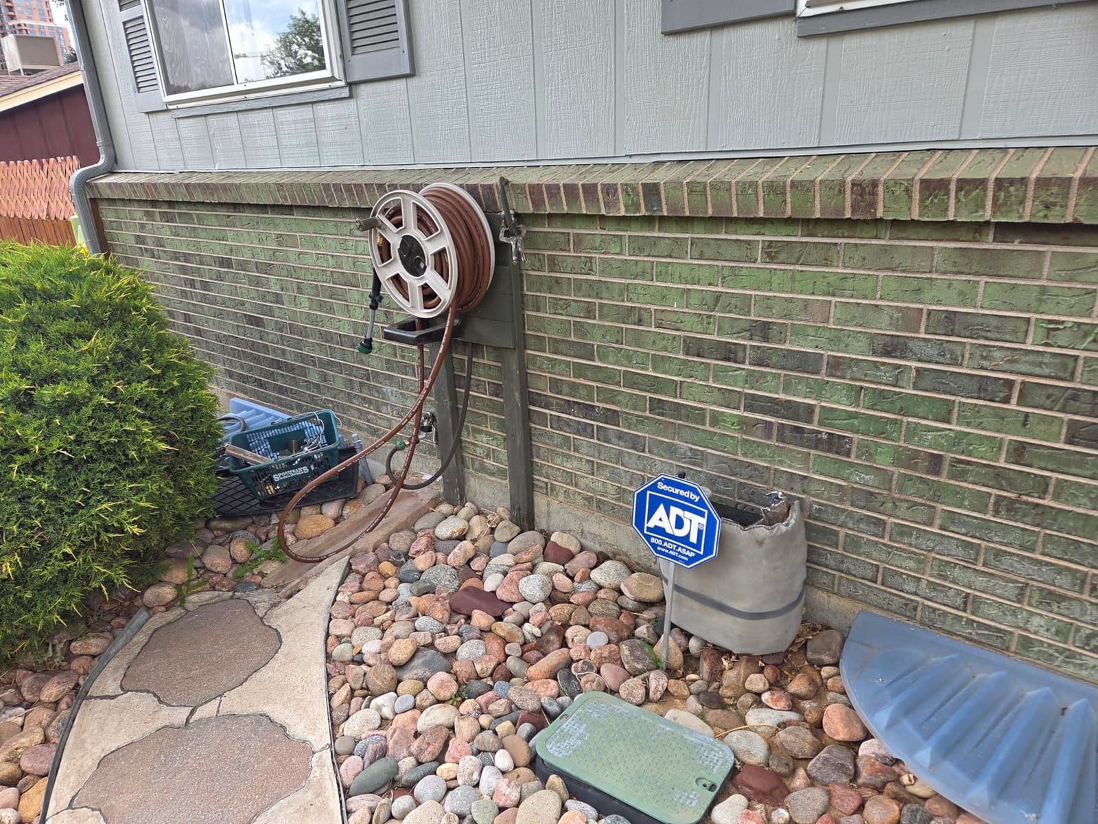 Guitrees 100FT 5/8 Heavy Duty Rubber Garden Hose - 300psi Working, 1000psi Burst - Hot/Cold Water - Five-Layered Braiding for Durability - Versatile for Gardening, Agriculture, Construction(Black) customer photo 2