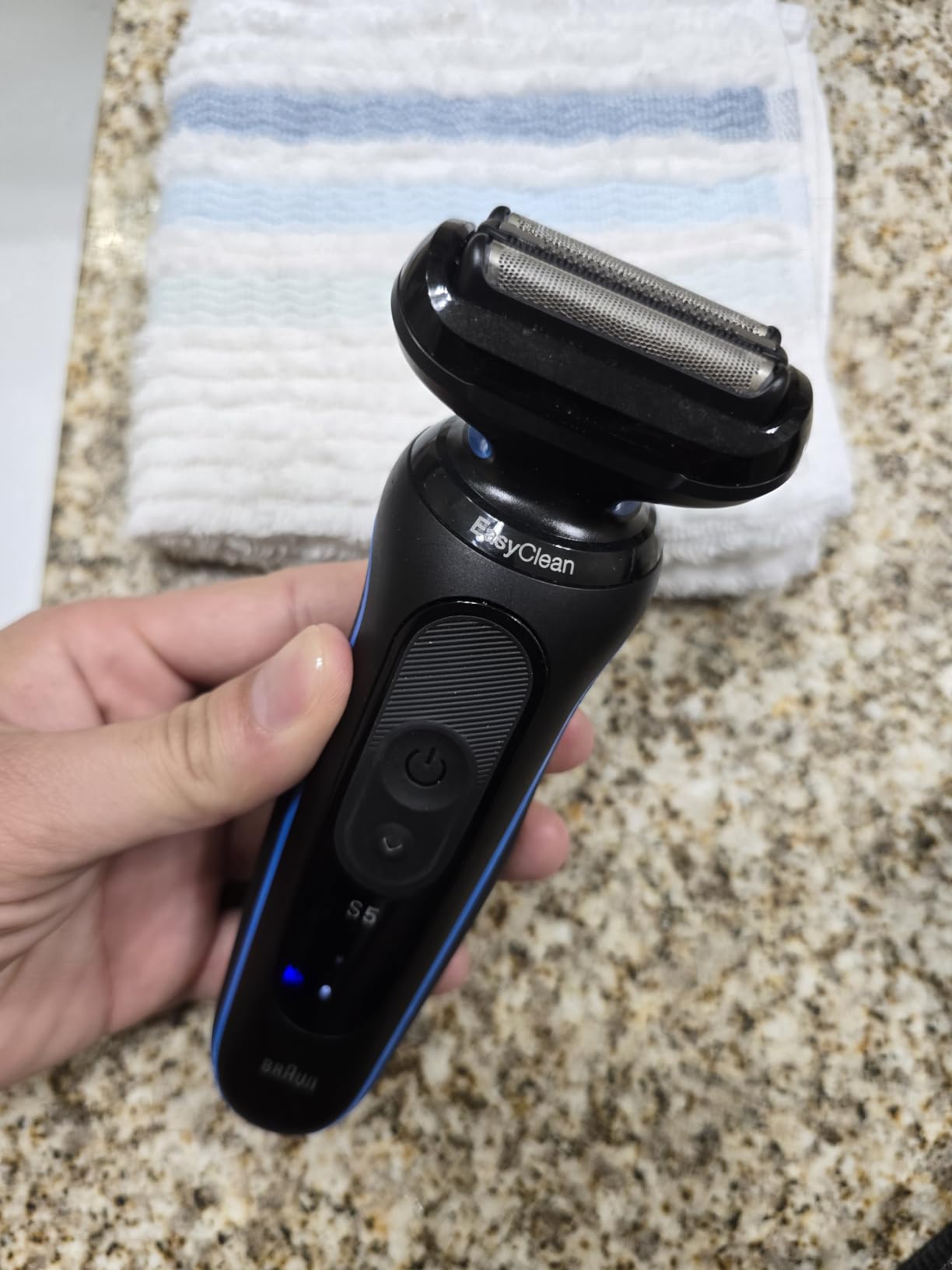 Braun Electric Shaver for Men, Series 5 5150cs, Wet & Dry Razor, Turbo Shaving Mode, Foil Shaver, with Beard Trimmer, Body Groomer and Charging Stand, Blue customer photo 2