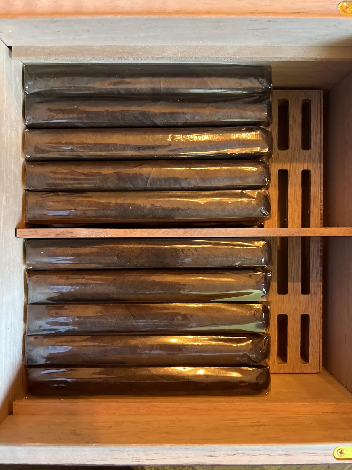 Flauno Cigar Humidor with Air Circulation System, Hold 40 Robustos, Thicker Spanish Cedar, Accurate Digital Hygrometer, Drawer, Humidifier, Divider, Lock, Gift for Cigar Lovers customer photo 2