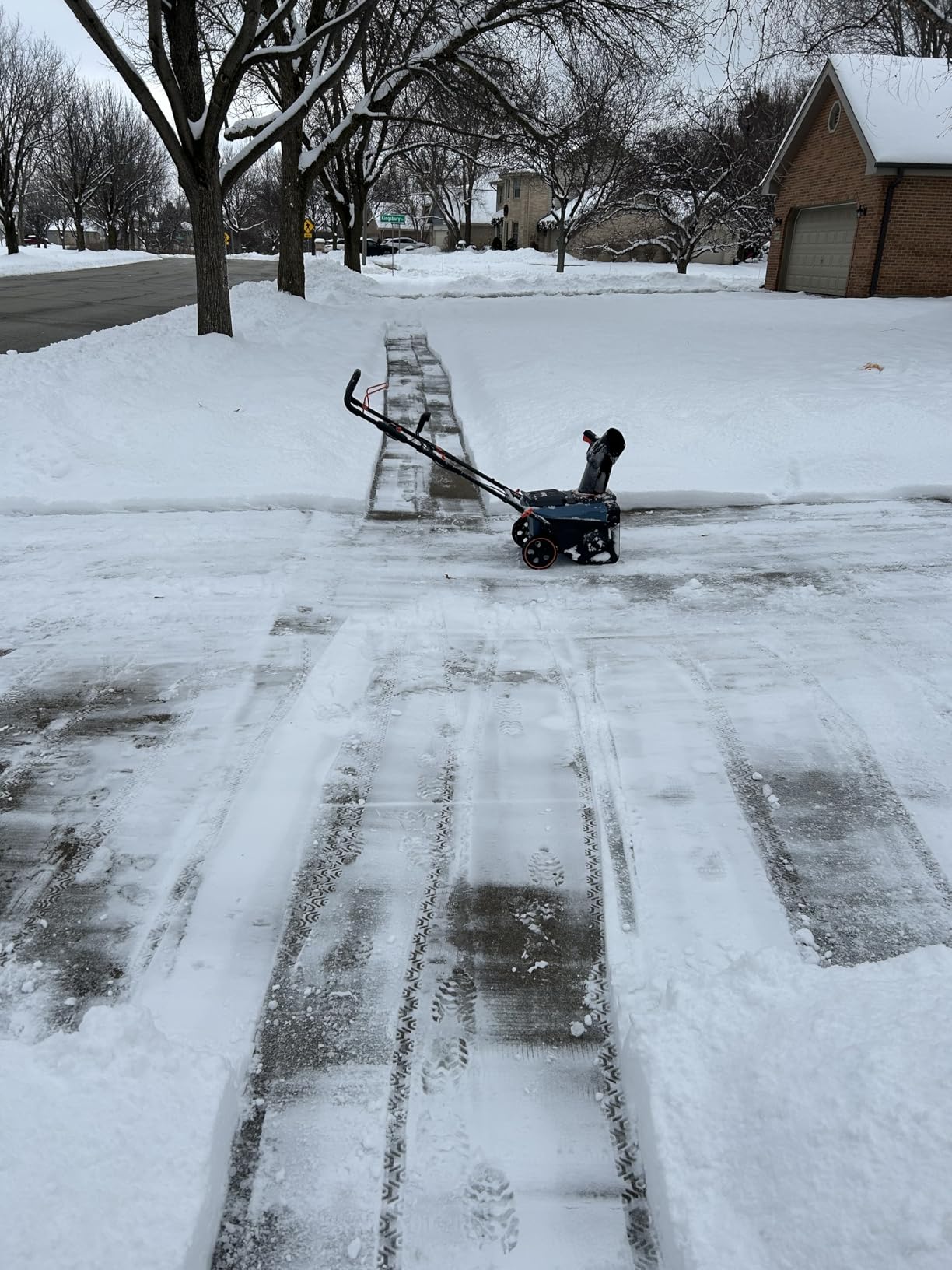 SENIX 40V 18'' Cordless Snow Blower, 2x4.0Ah Batteries & 2 * 2.0Ah Charger | 33' Max Throwing Distance, 1500W Brushless Motor, Variable Speed Steel Auger, LED Lights, 460lbs/min customer photo 2