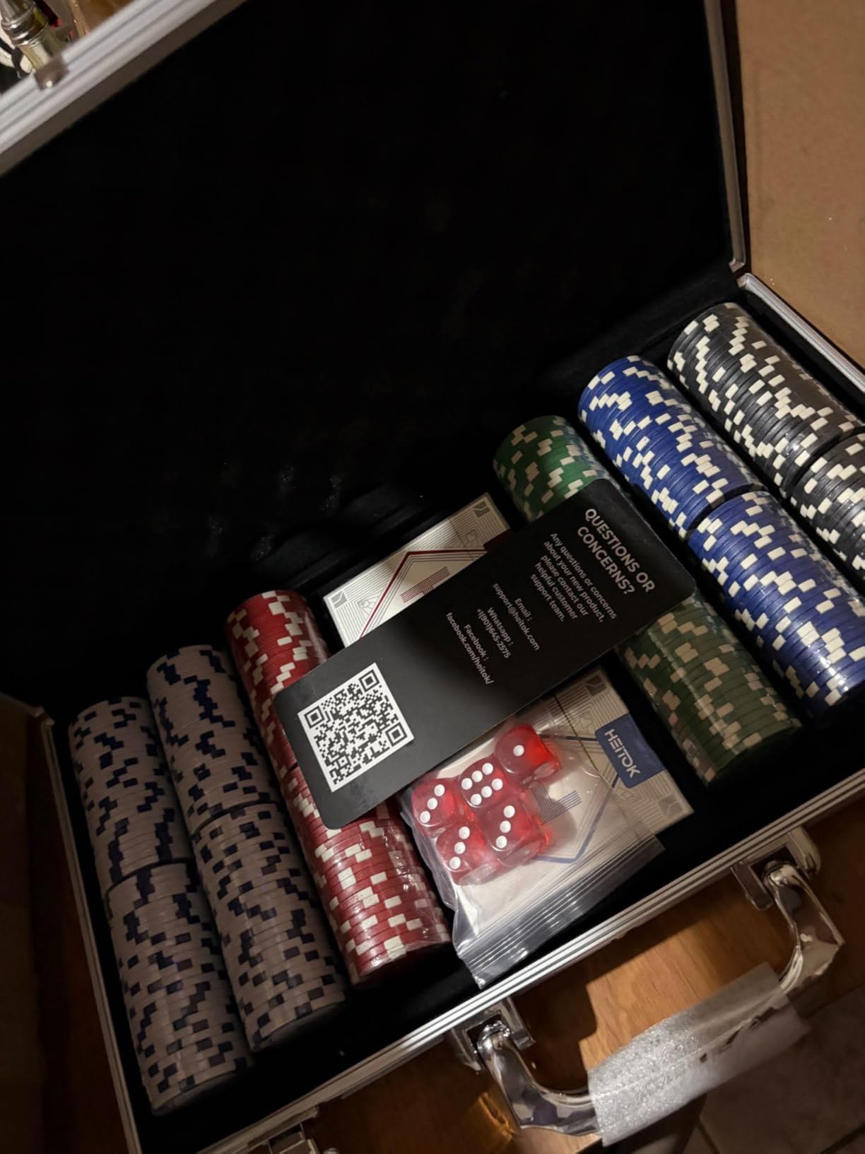 HEITOK Poker Chips 1000 Chips Set with Denominations, 11.5g Weighted Numbered Casino Chips Set, 2 Decks with Compact Aluminum Case for Texas Hold'em, Blackjack Chips customer photo 2