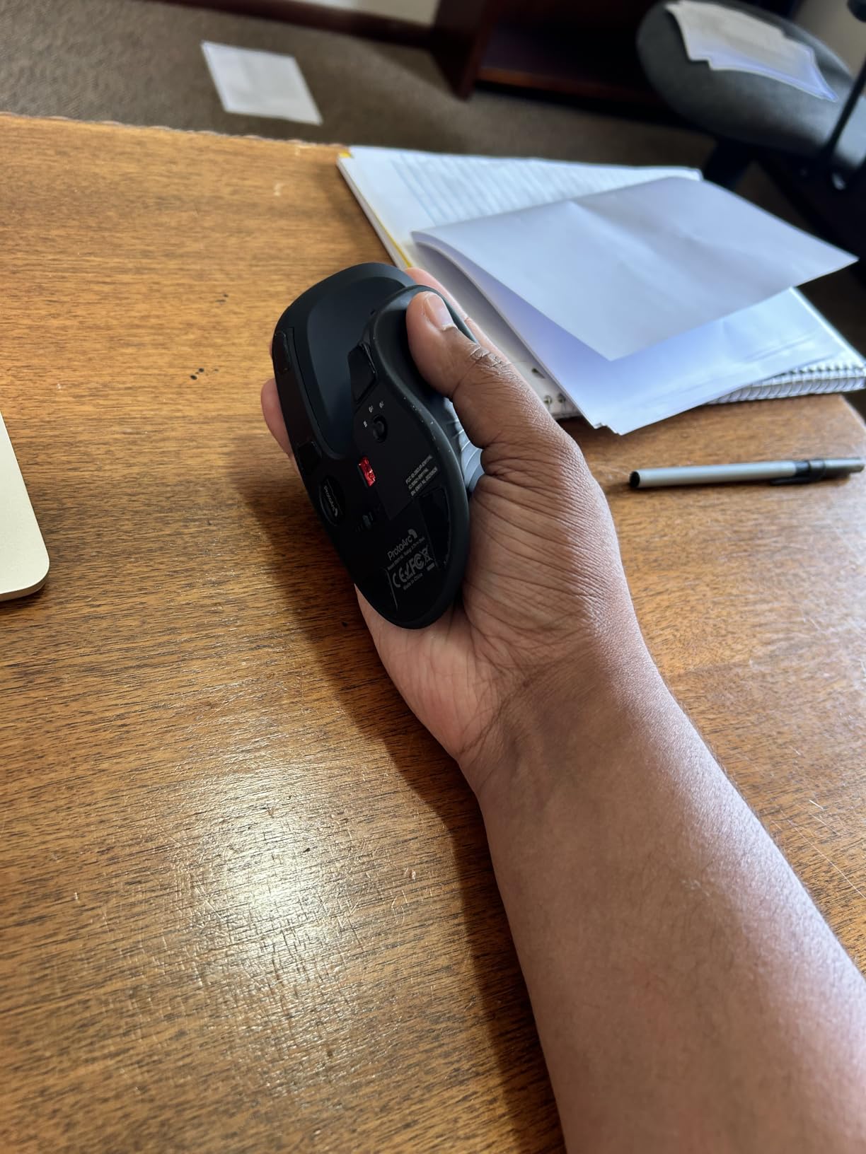 ProtoArc EM11 NL Wireless Ergonomic Vertical Mouse, Rechargeable, Black customer photo 1