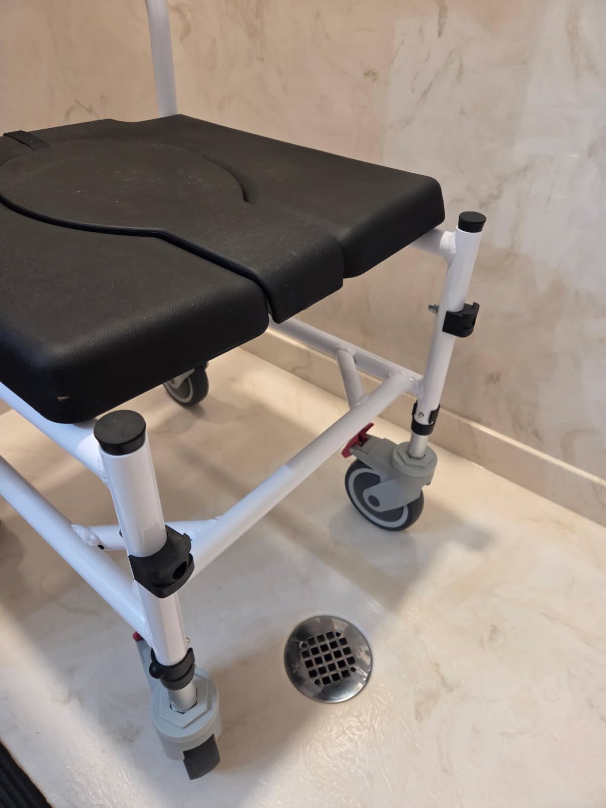 VEVOR Shower Commode Wheelchair 350 LBS Capacity Bedside Commode Chair customer photo 1