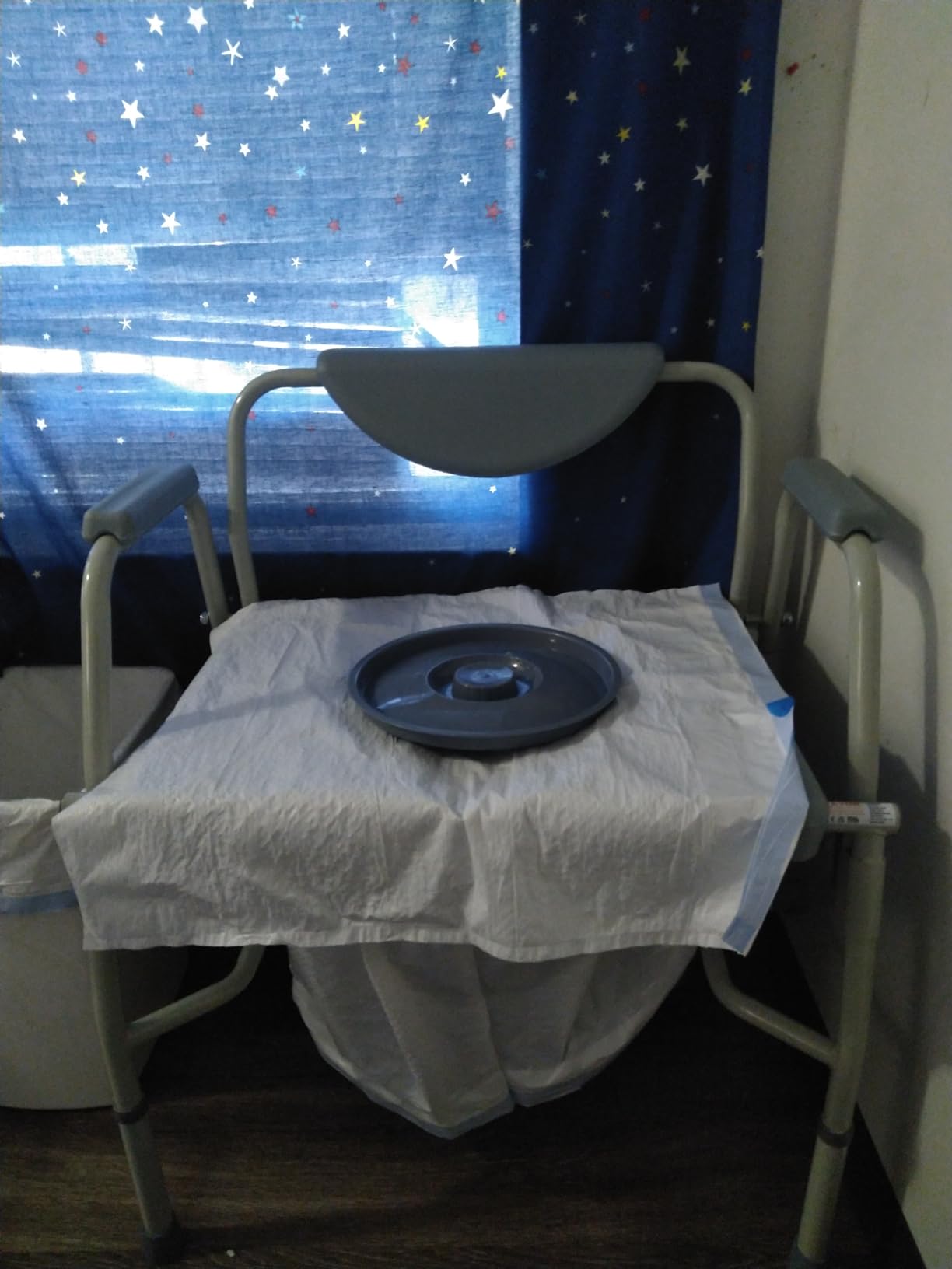 VEVOR Shower Commode Wheelchair 350 LBS Capacity Bedside Commode Chair customer photo 2