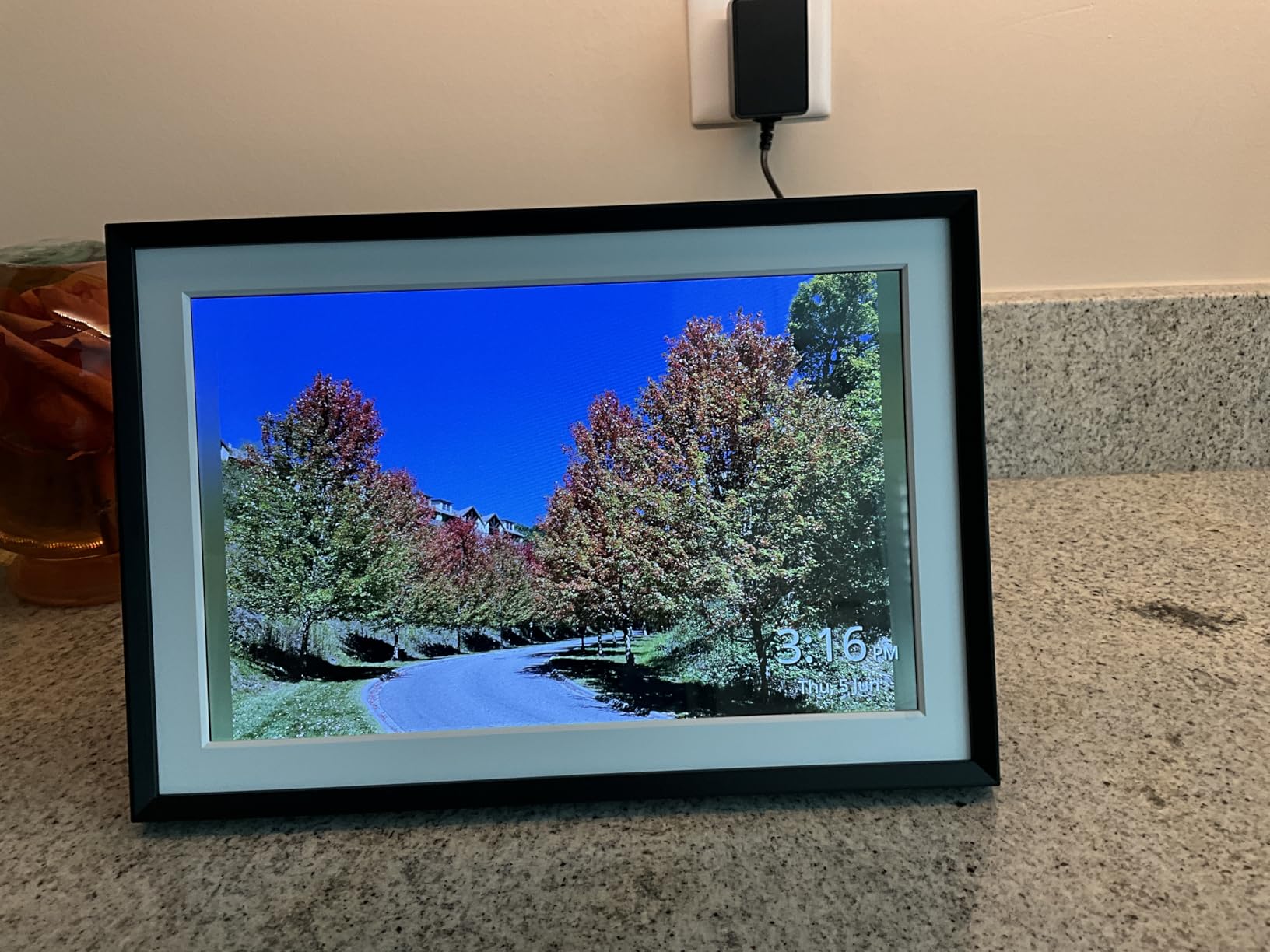 Digital Picture Frame Powered by Nixplay 10.1