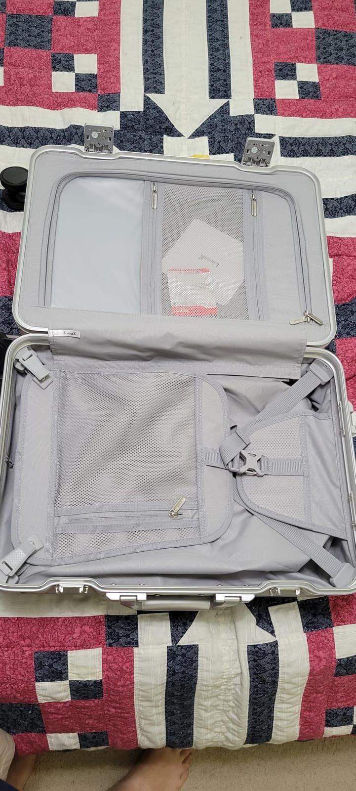 LUGGEX 28 Inch Zipperless Checked Luggage, Charcoal Metallic | Checked Suitcase, 100% PC Hard Shell, 8010S Aluminum Frame, 8 Spinner Wheels, TSA Lock, ZX-Core customer photo 1