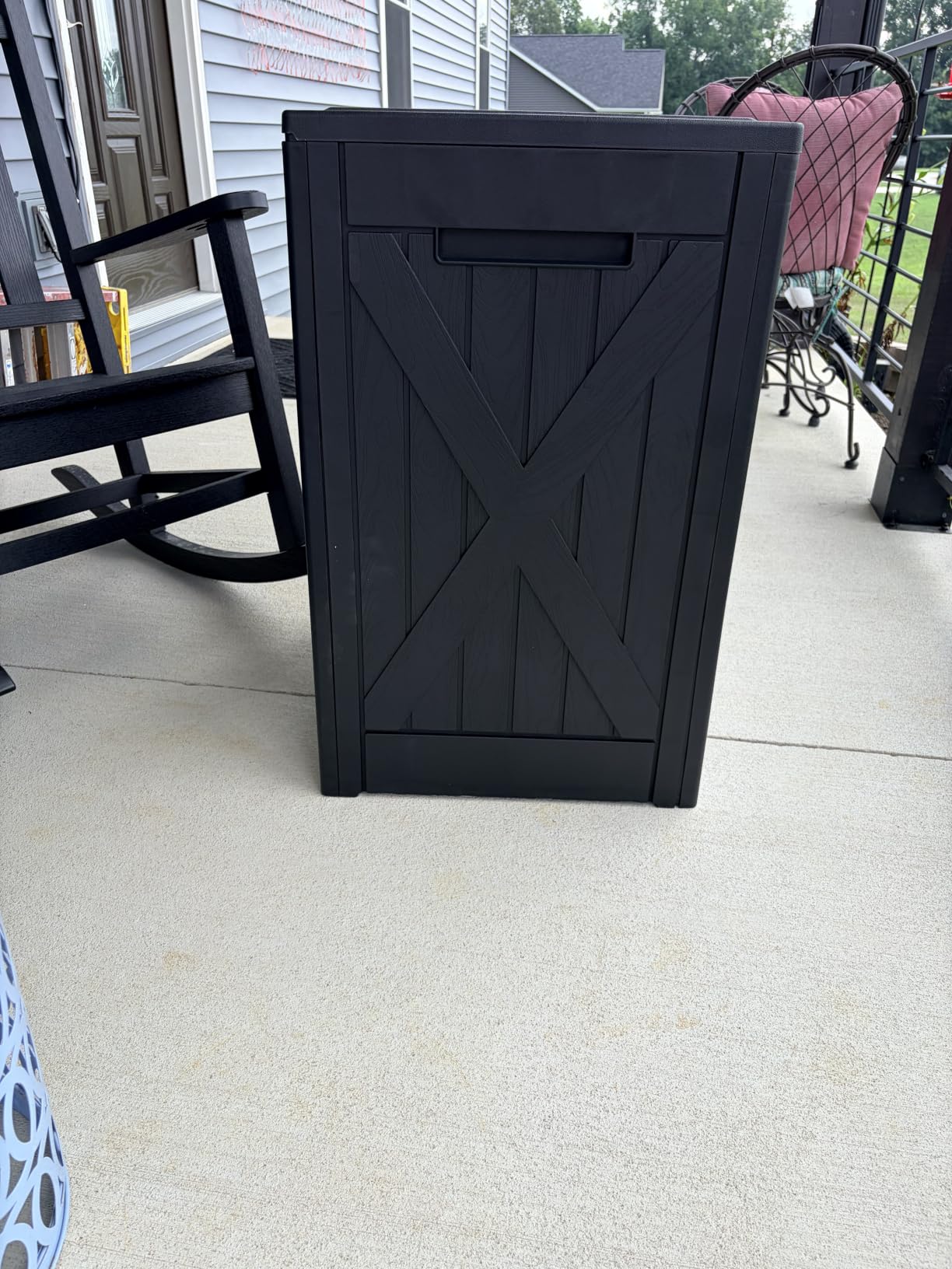 Greesum Outdoor Storage Box 120 Gallon Storage Bin with Lid for Patio Furniture, Garden Tools, Pool Supplies, Lockable, Waterproof and UV Resistant, Black customer photo 1