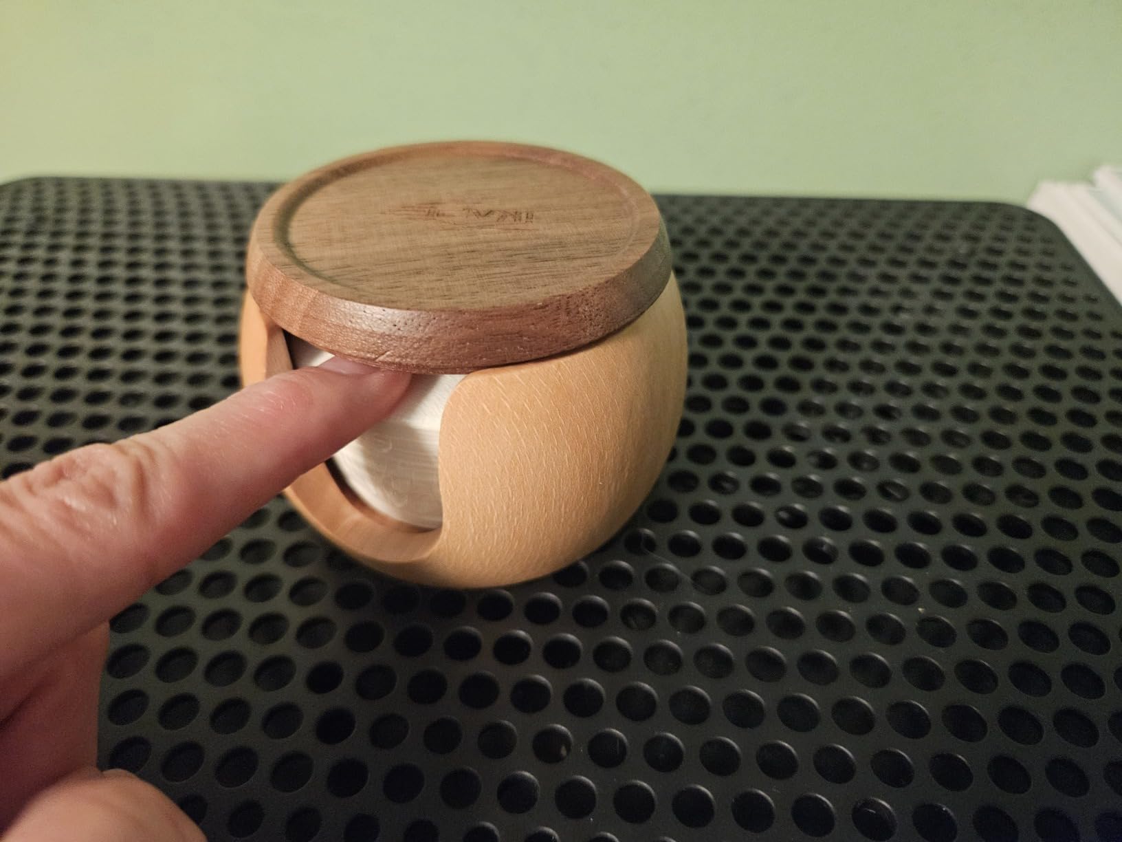 IKAPE Espresso Coffee Accessories, 200pcs 58.5MM Paper Filters, Replacement Espresso Puck Paper Filters with a Wooden Storage Holder, Compatible with 58mm Portafilter Basket customer photo 2