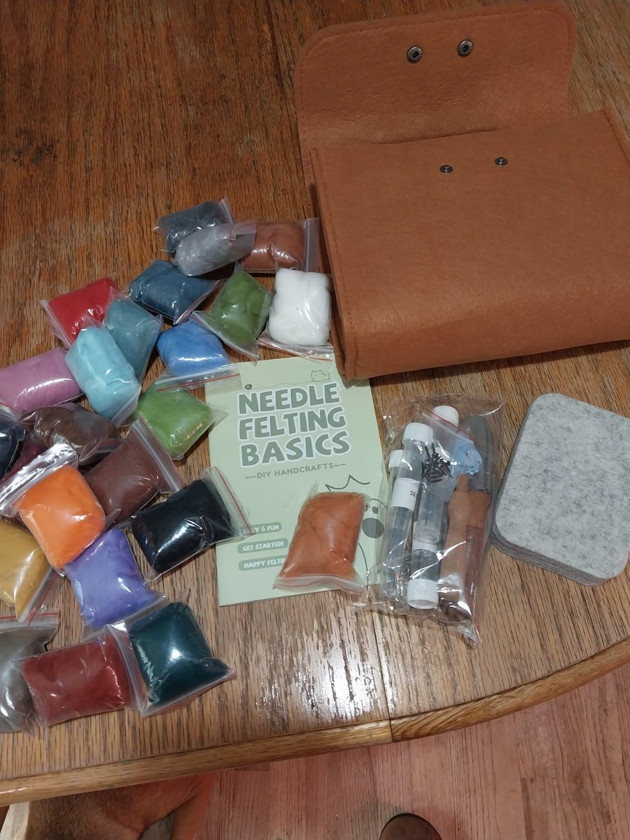 ZXIIXZ Needle Felting Kit, 24 Colors Felting Wool Kits | Felt Kit with Felt Bag, Needles, Pad, Wool Roving Bulk, Step by Step Instructions for Beginners Adult for DIY Crafts customer photo 1