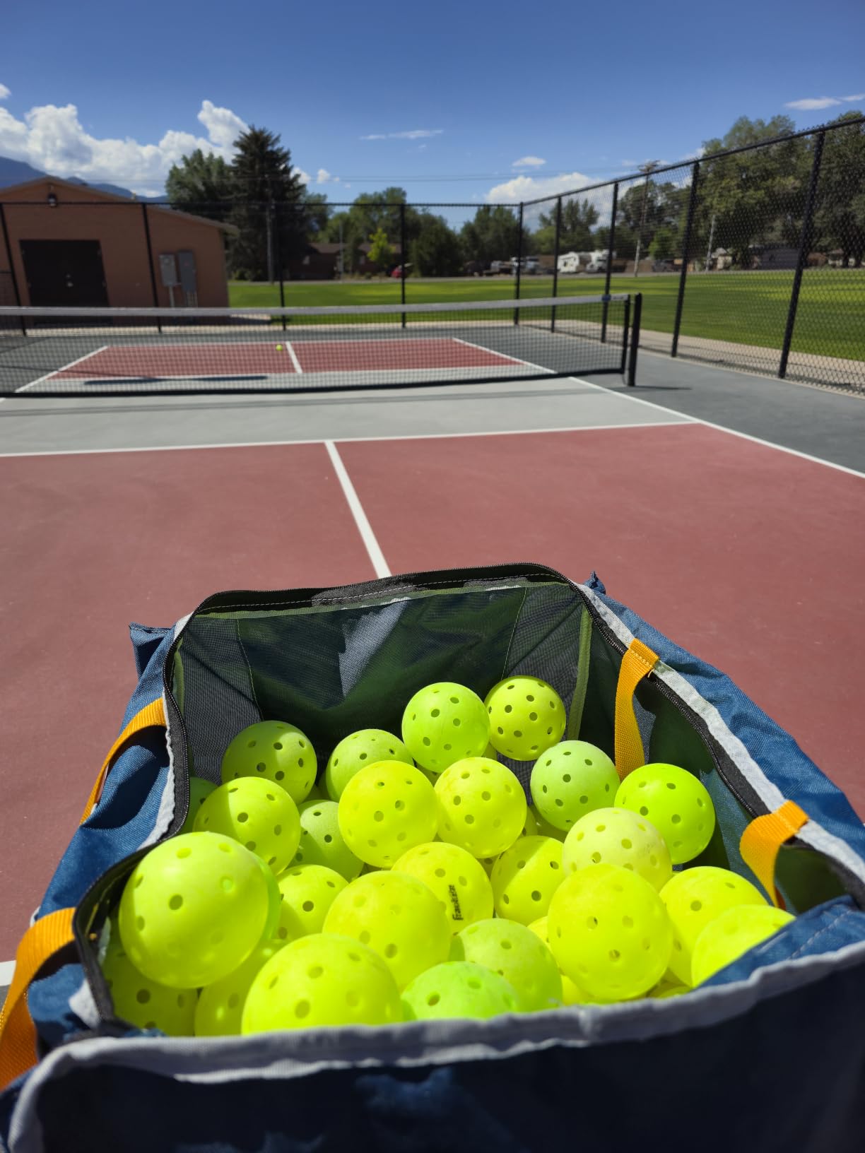 EVER ADVANCED 150 Tennis Capacity Ball Hopper Rolling Ball Cart with Side Pockets, 16.2 x 16.2in Folding Pickleball Basket with Wheels, Sports Equipment Organizer for Baseball Training/Practice, Blue customer photo 1