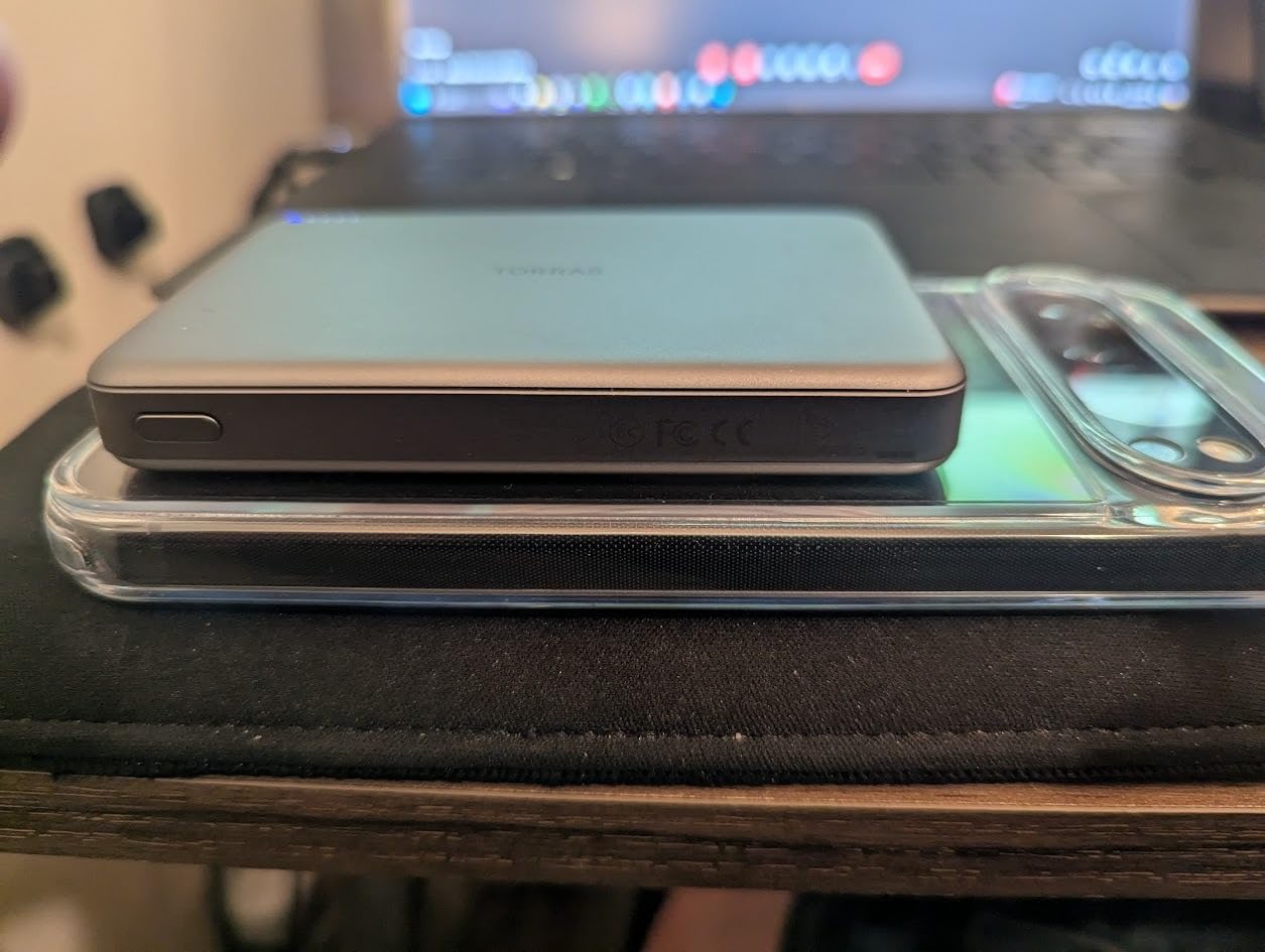 TORRAS MiniMag Power Bank,Ultra-Slim 10,000mAh Magnetic Wireless Portable Charger, 22.5W Fast Charging iPhone 18 Pro Magnetic Battery Pack for iPhone 18 Pro Max/17 Pro/Air/16/15/14/13/12, Gray customer photo 1