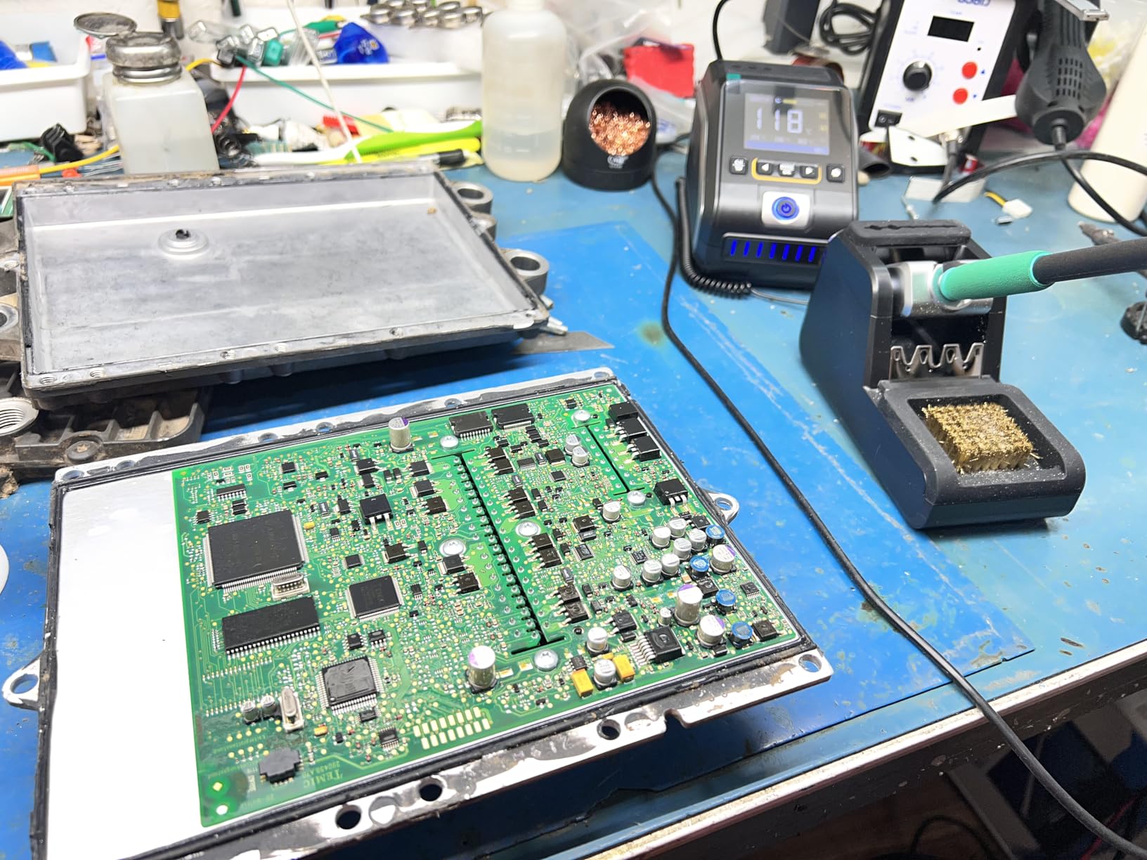 FNIRSI DWS-200 200W High Power Soldering Station Kit with 2 Helping Hands, 3S Melting (212-842℉), 6 F245 + 3 F210 Iron Tips, 3 Display Modes, Pre-set 3 Temps, Precision Digital Solder for Electronics Repair customer photo 1