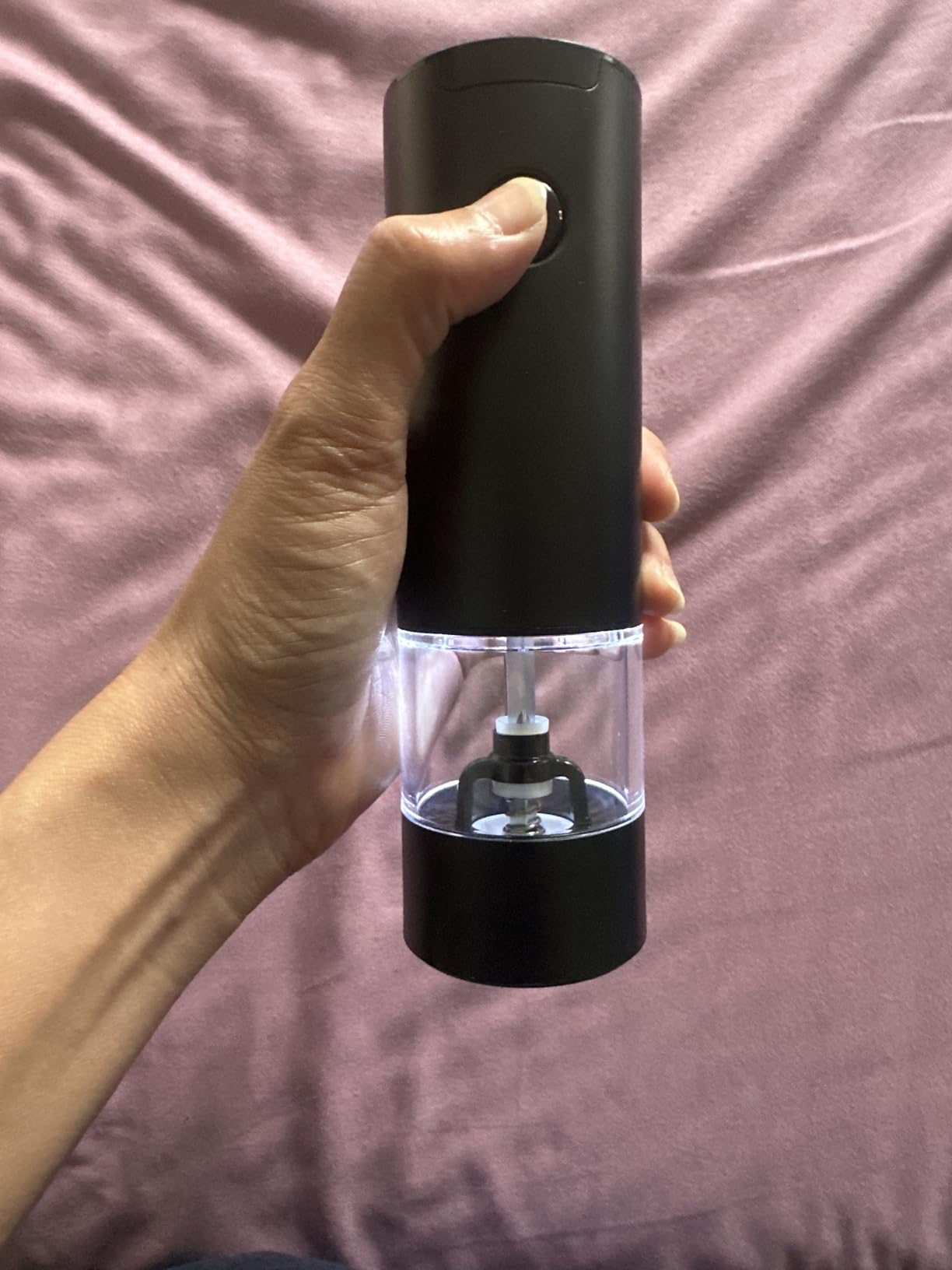 Electric Pepper or Salt Grinder, Adjustable Coarseness Salt & Pepper Mill, With LED Light, Easy to Clean, Battery Powered, One Handed Operation, Kitchen Essential (1 pack/black) customer photo 1