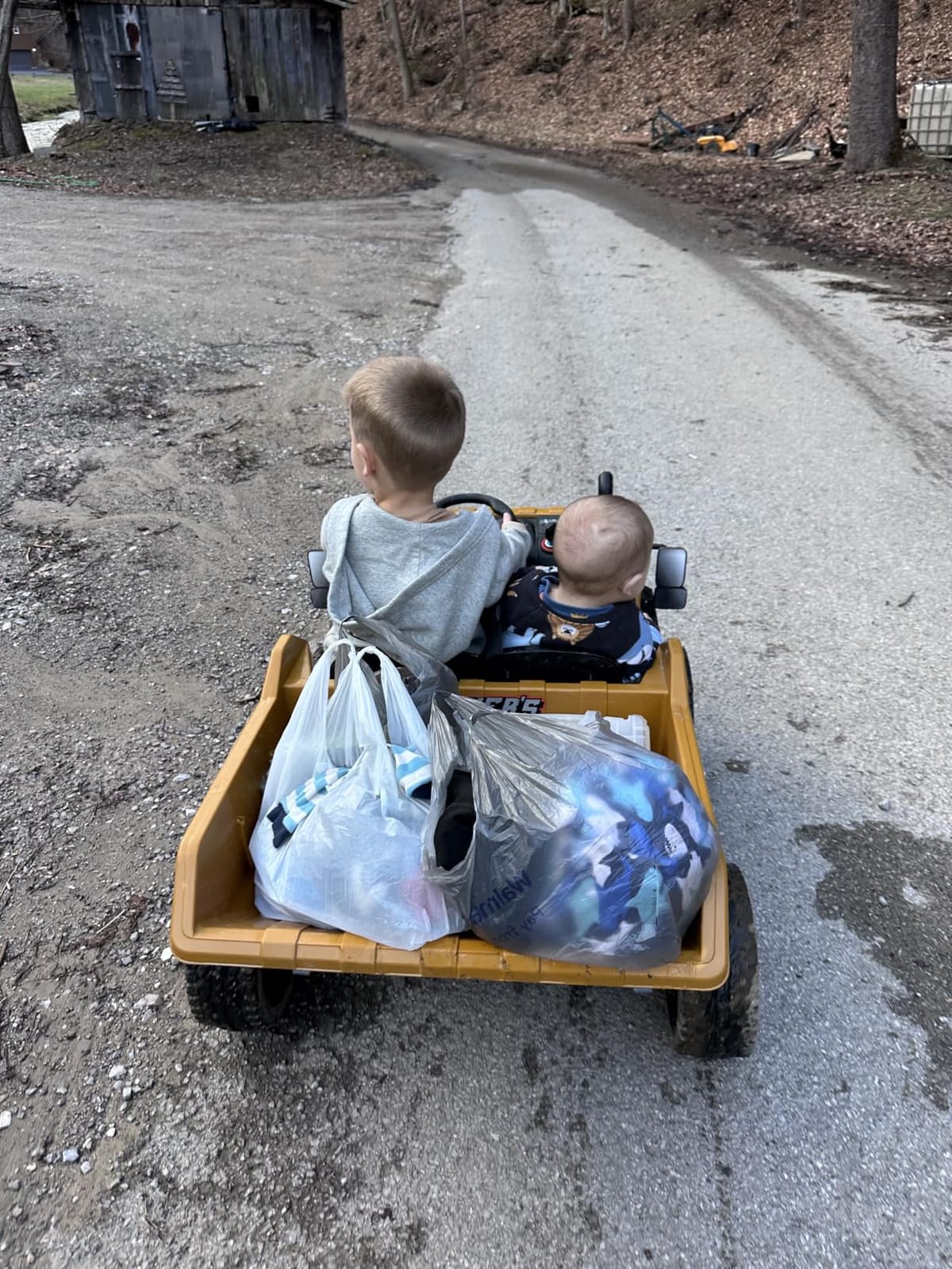 NEWQIDA 24V Ride on Dump Truck 2 Seater Ride on Toys for Kids 3-6, Yellow customer photo 1